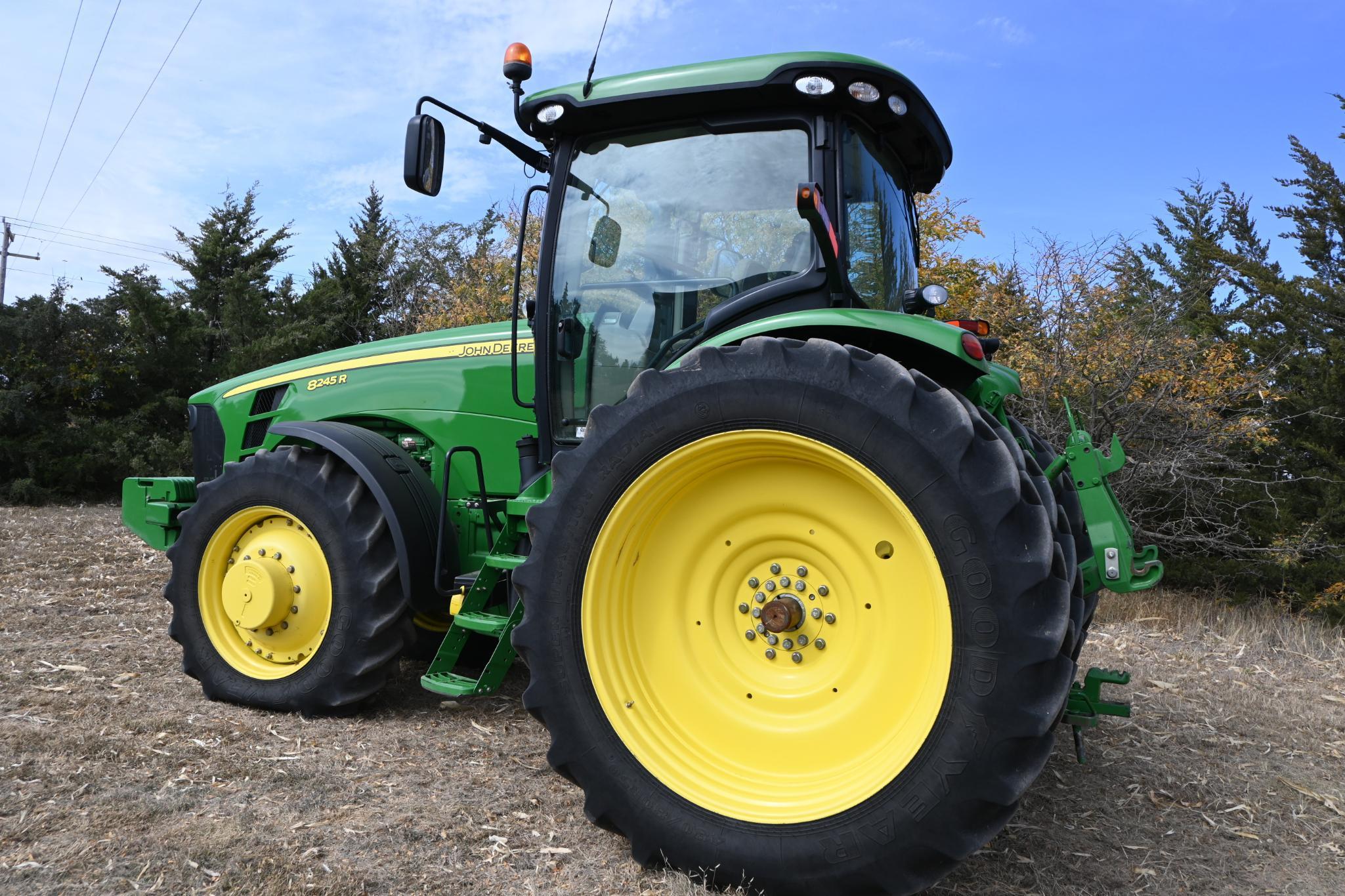 2010 John Deere 8245R MFWD tractor