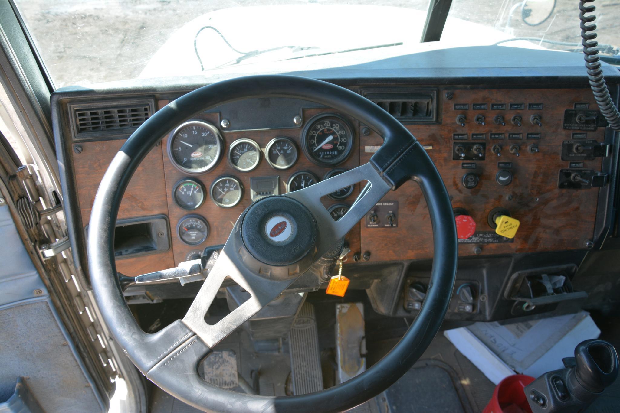 1998 Peterbilt 377 semi