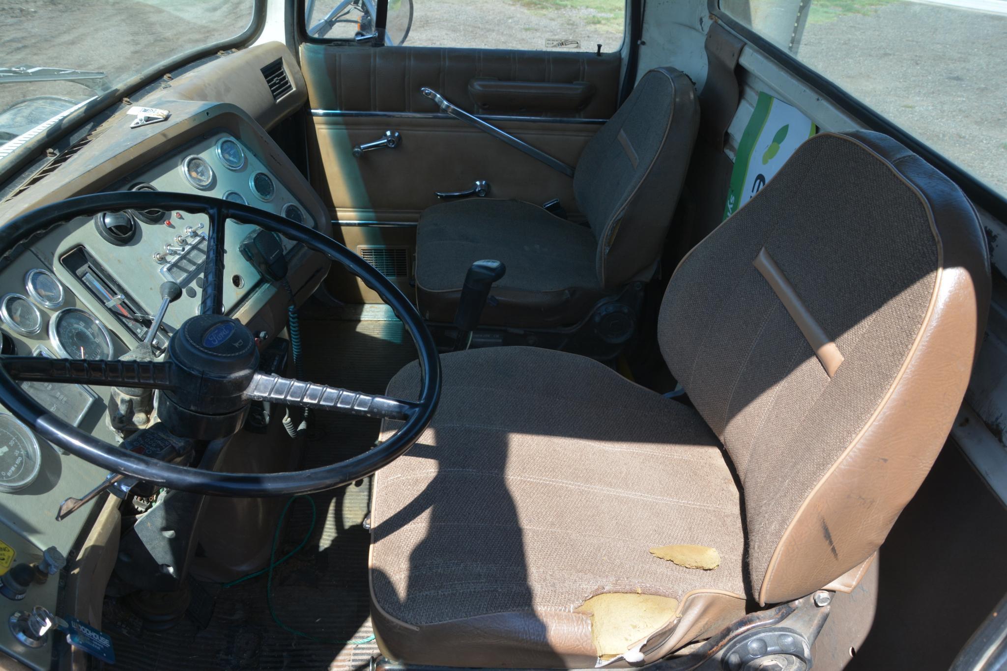 1989 Ford Aeromax L9000 single axle day cab semi