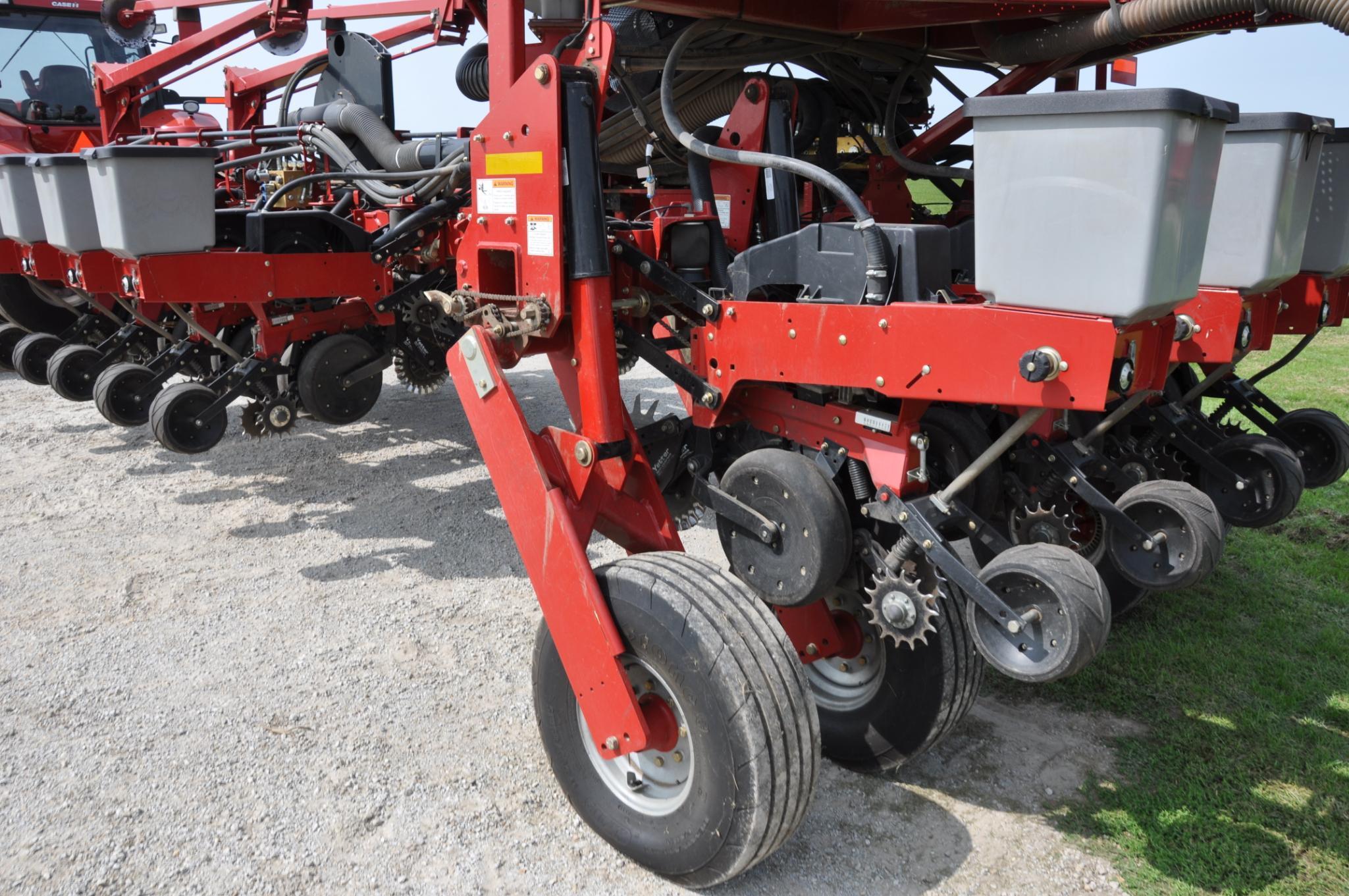 2011 Case-IH 1250 16 row 30" planter