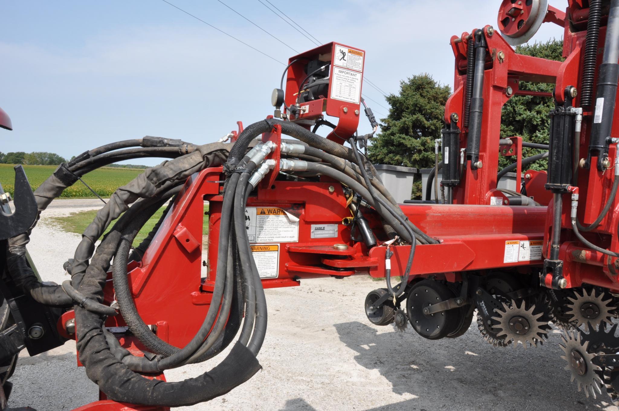 2011 Case-IH 1250 16 row 30" planter