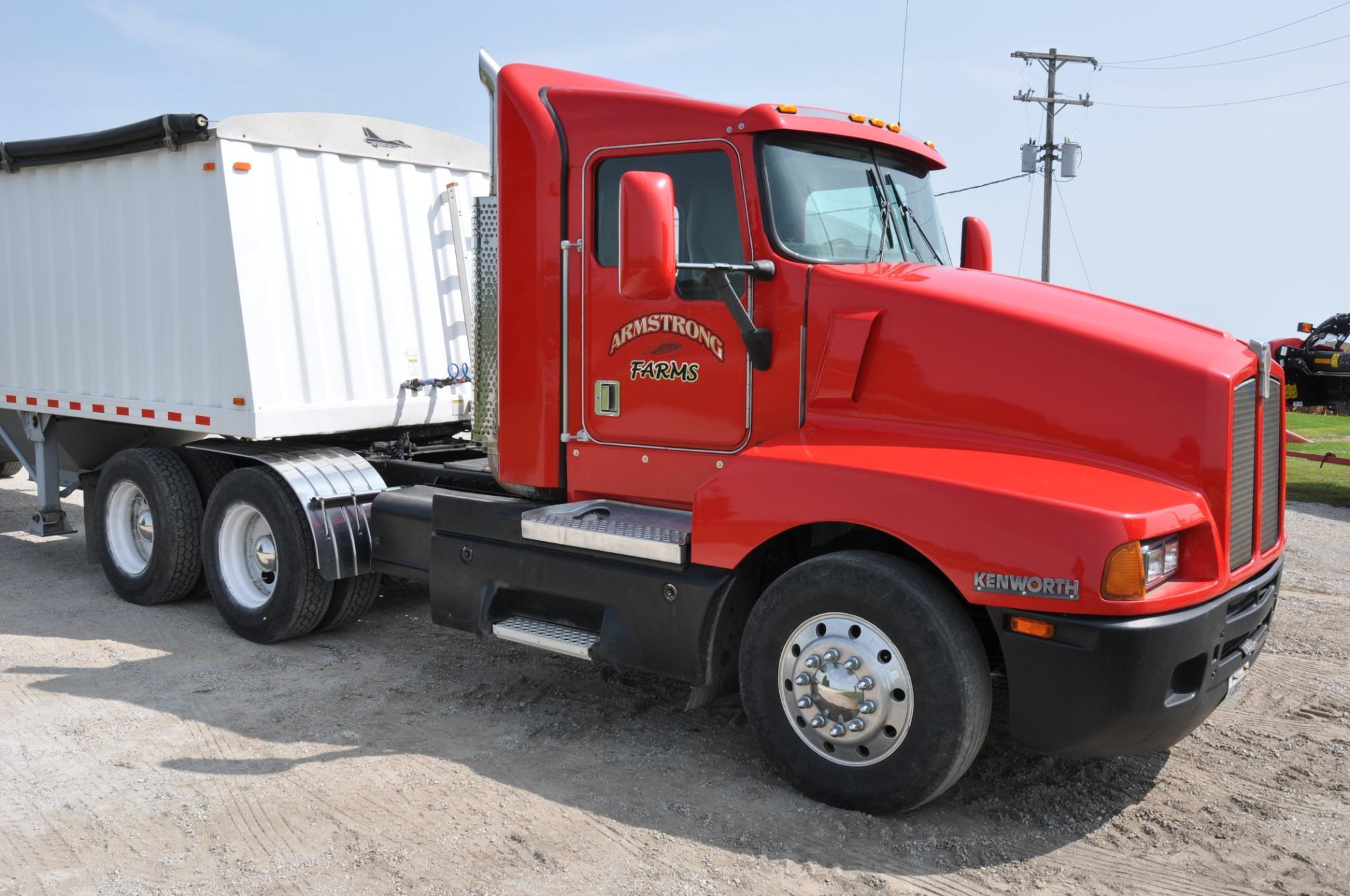 1996 Kenworth T600 daycab truck