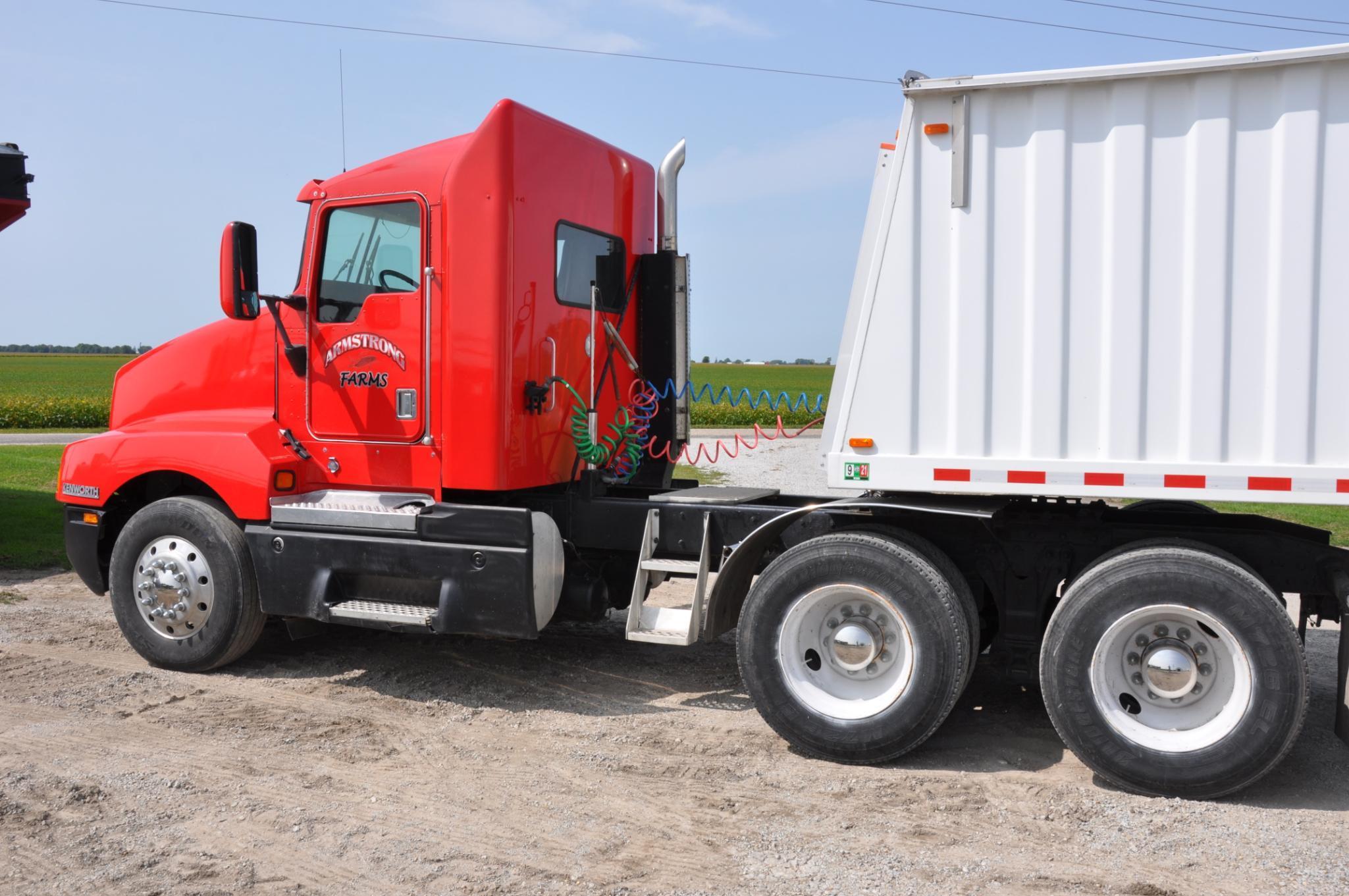 1996 Kenworth T600 daycab truck