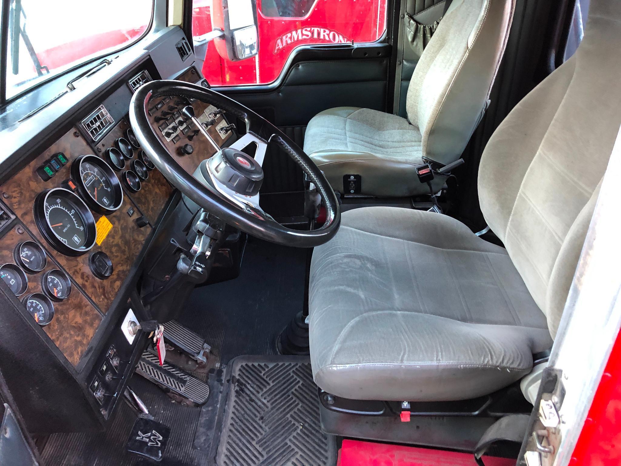 1996 Kenworth T600 daycab truck