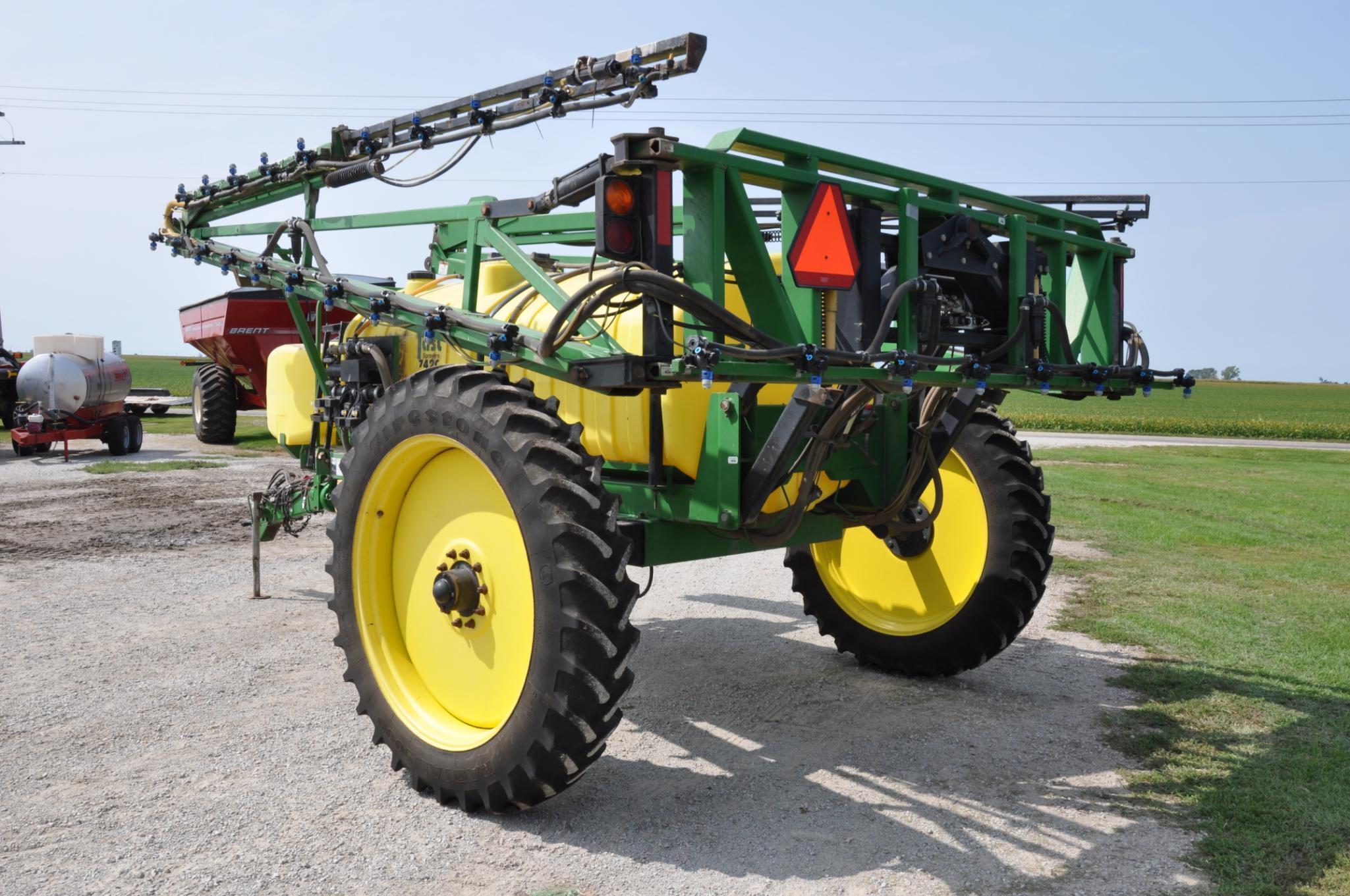 Fast 7420 pull-type sprayer