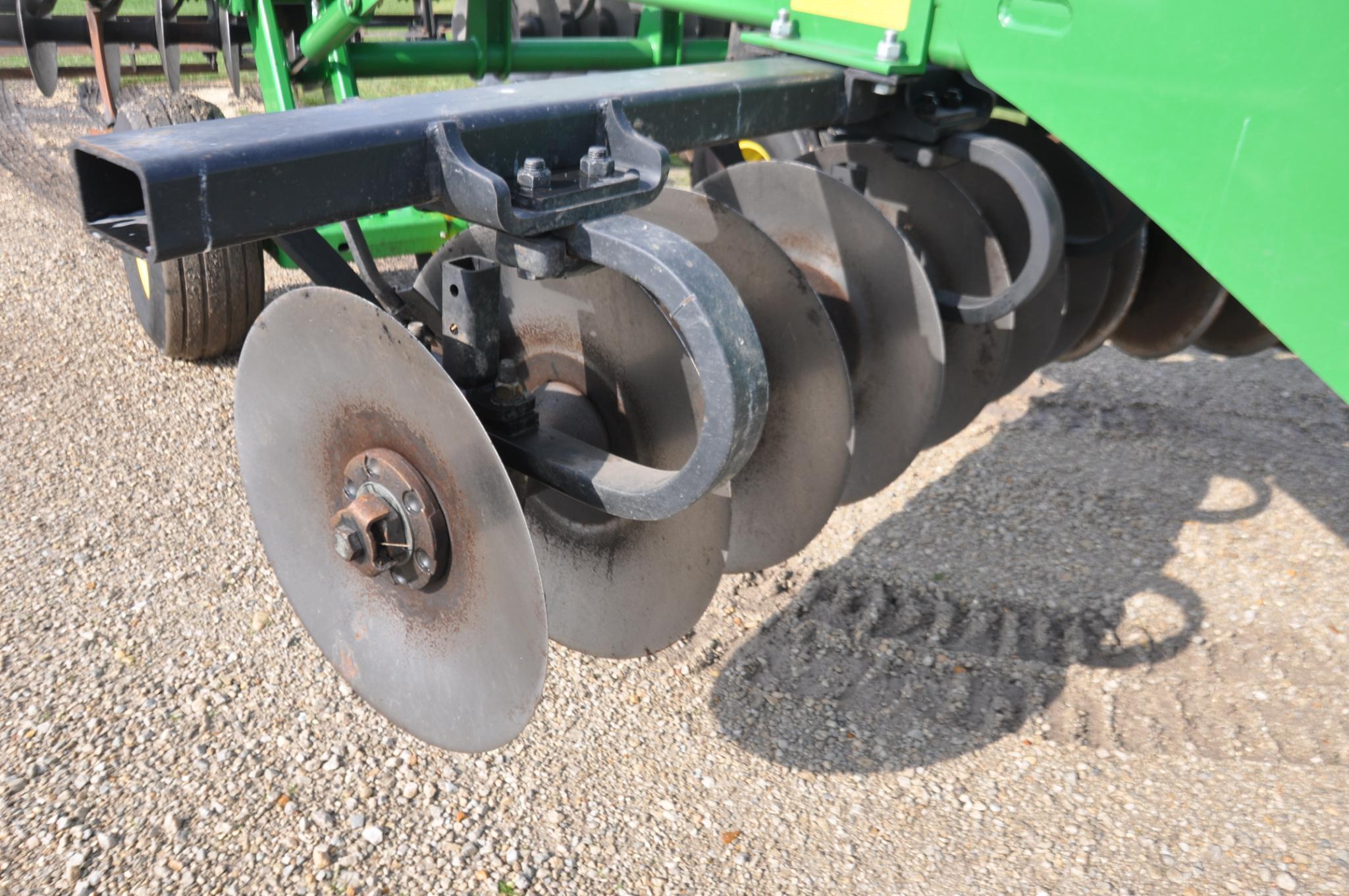 2014 John Deere 2720 5-shank disc-ripper