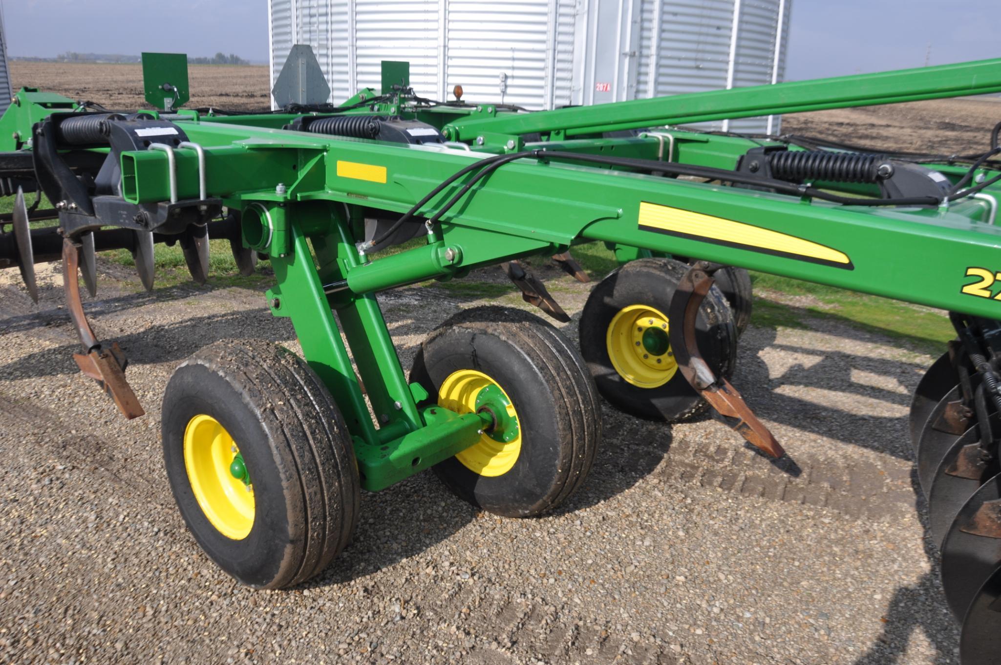 2014 John Deere 2720 5-shank disc-ripper