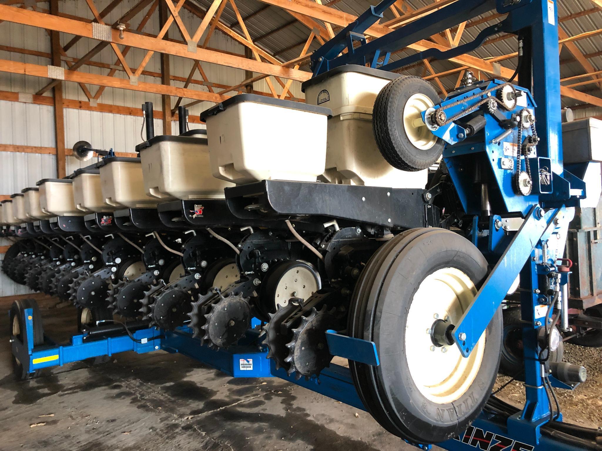 2012 Kinze 3600 12/24 planter