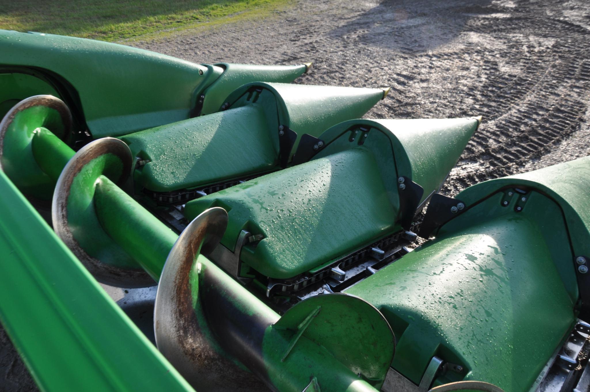 2008 John Deere 606C 6 row 30" corn head