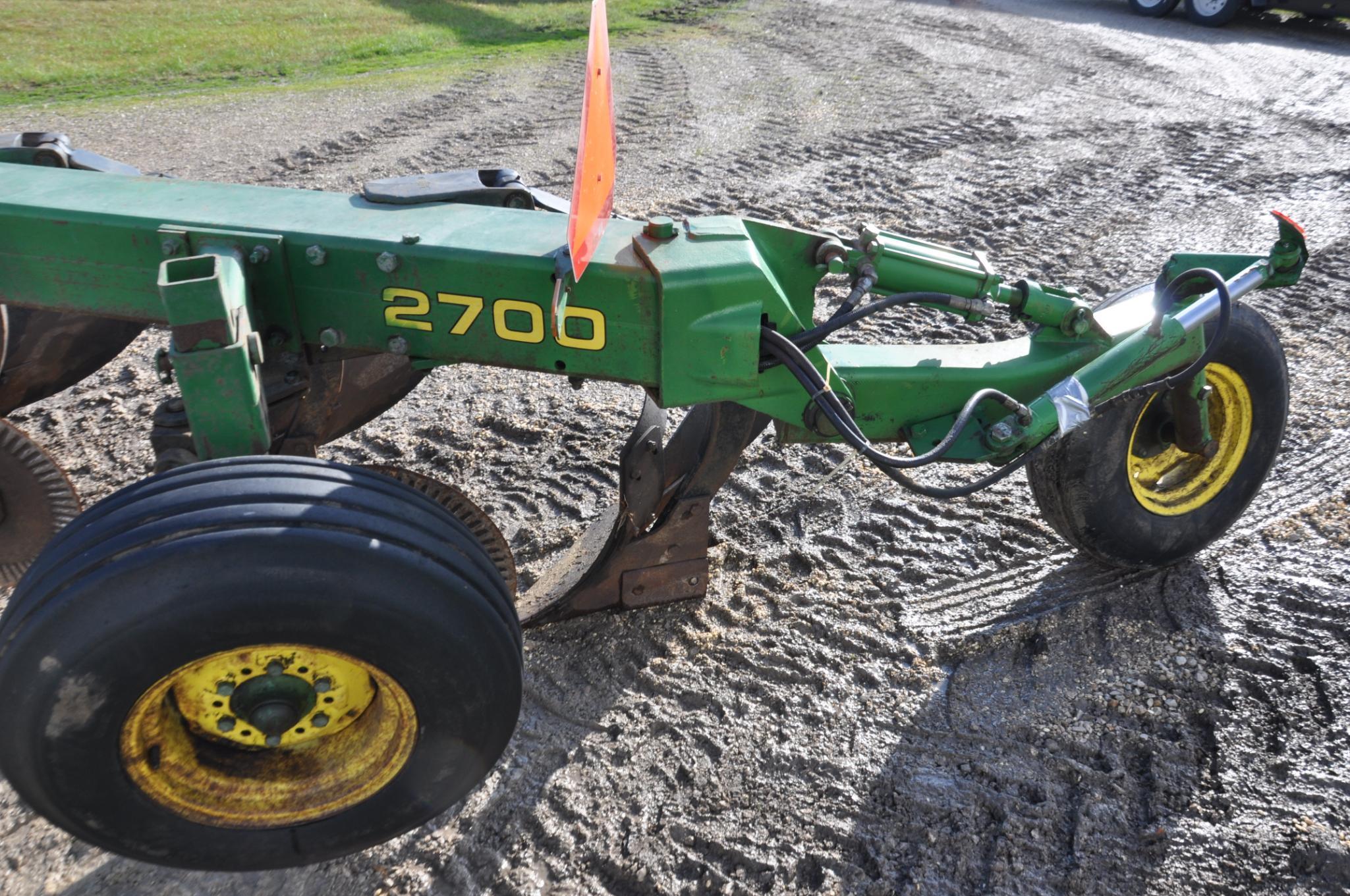 John Deere 2700 5-bottom plow