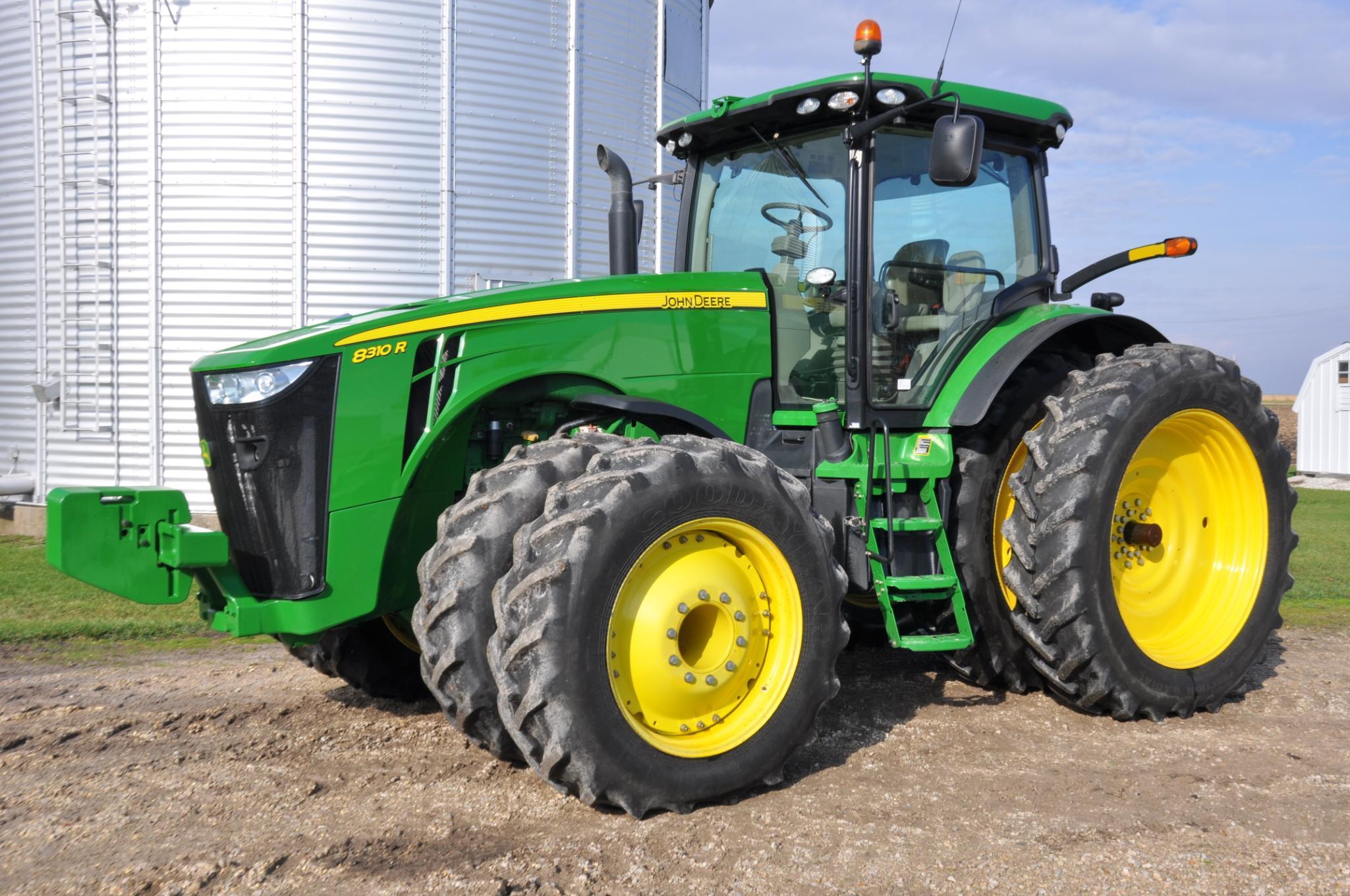 2011 John Deere 8310R MFWD tractor