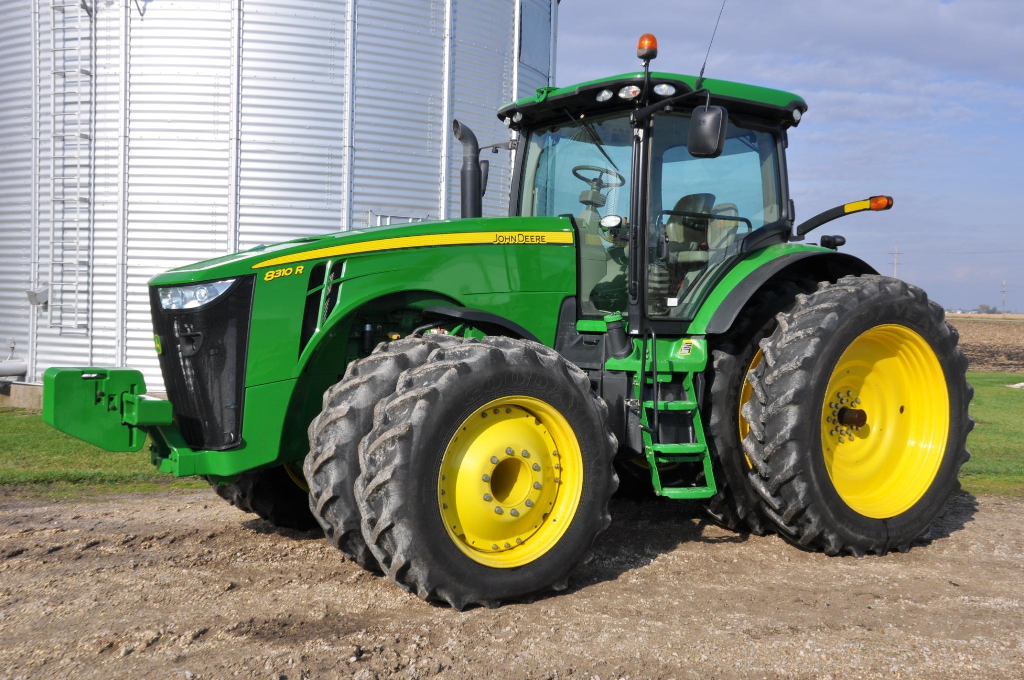 2011 John Deere 8310R MFWD tractor