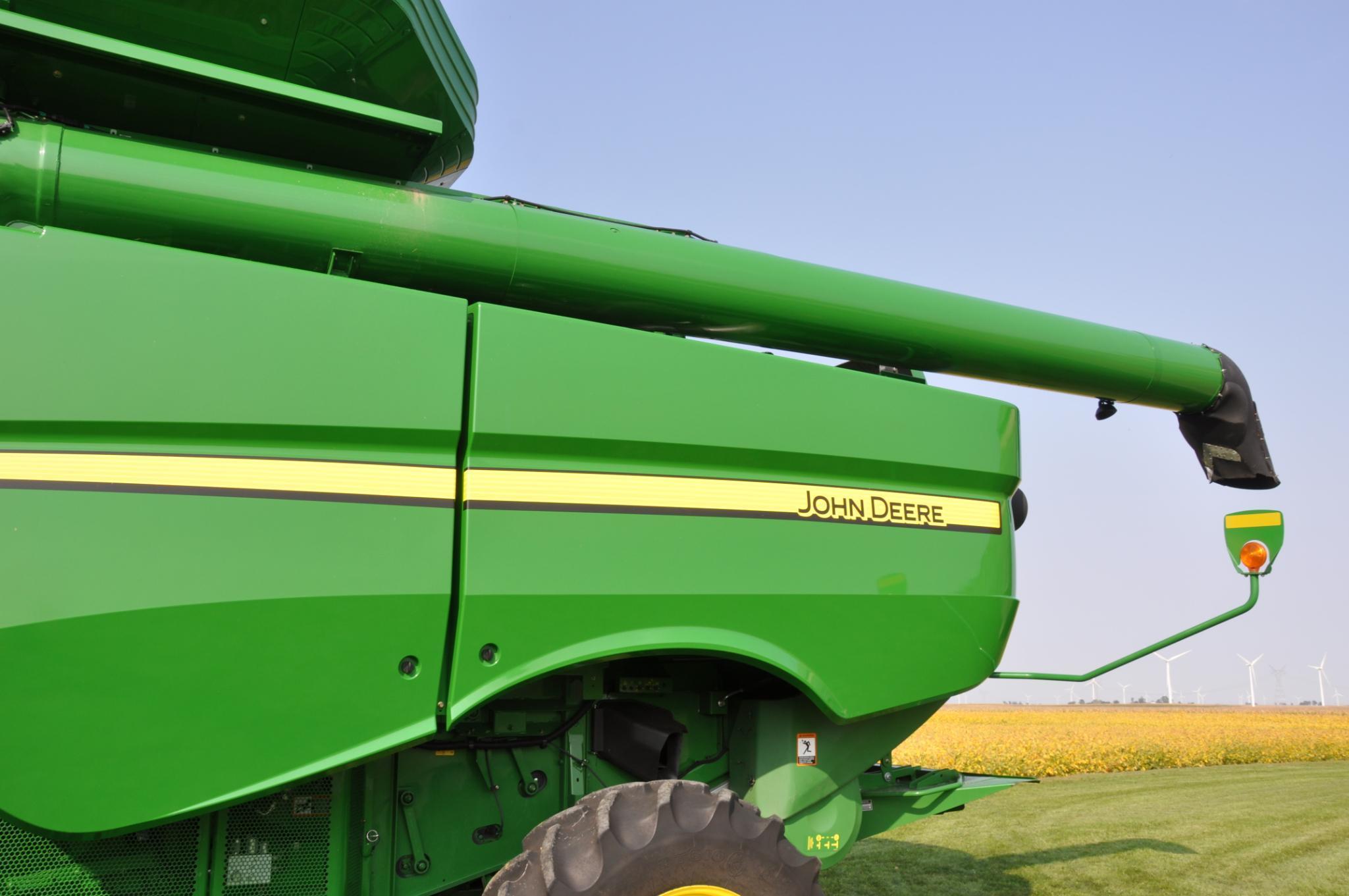 2012 John Deere S660 2wd combine