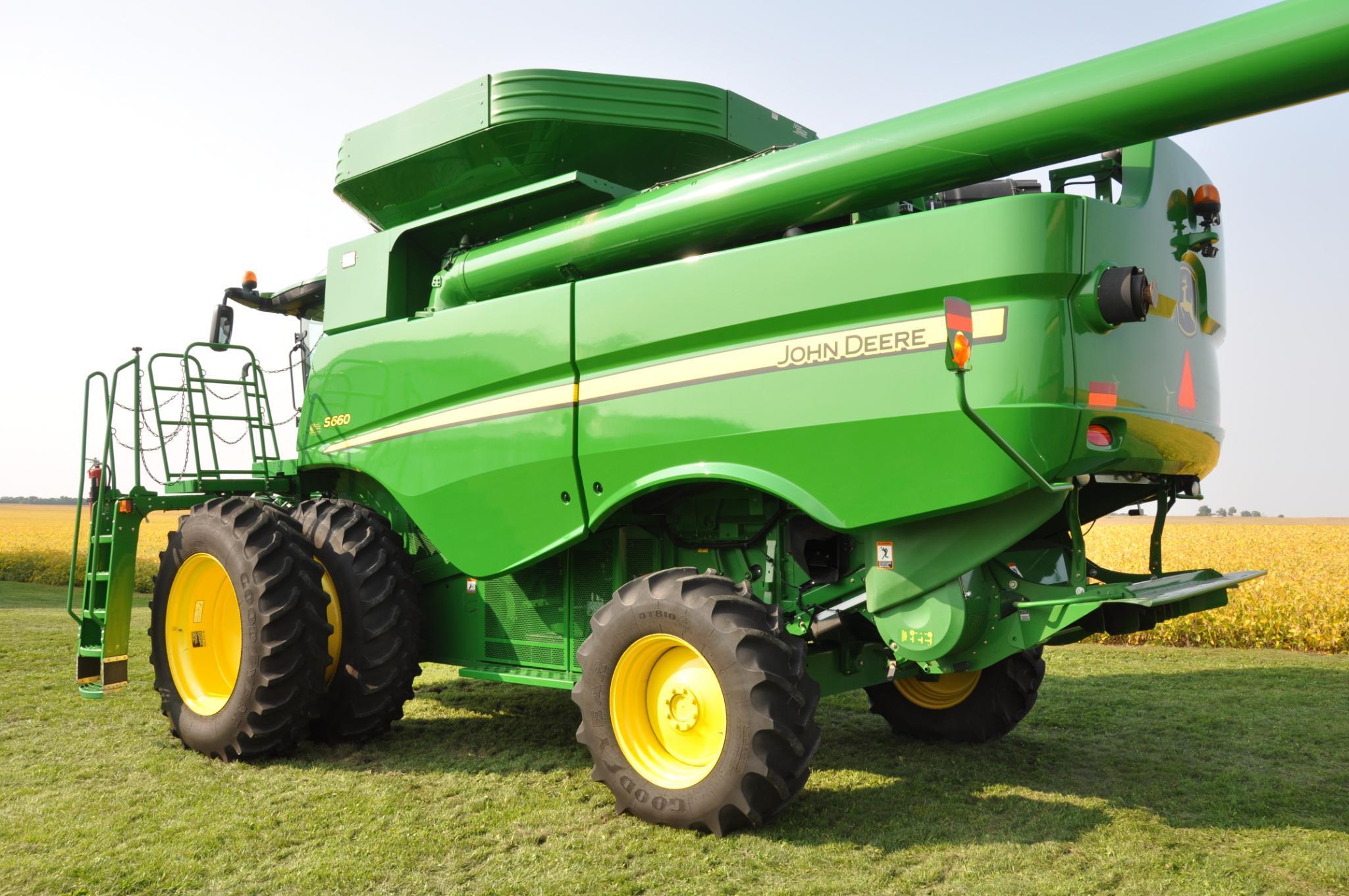 2012 John Deere S660 2wd combine