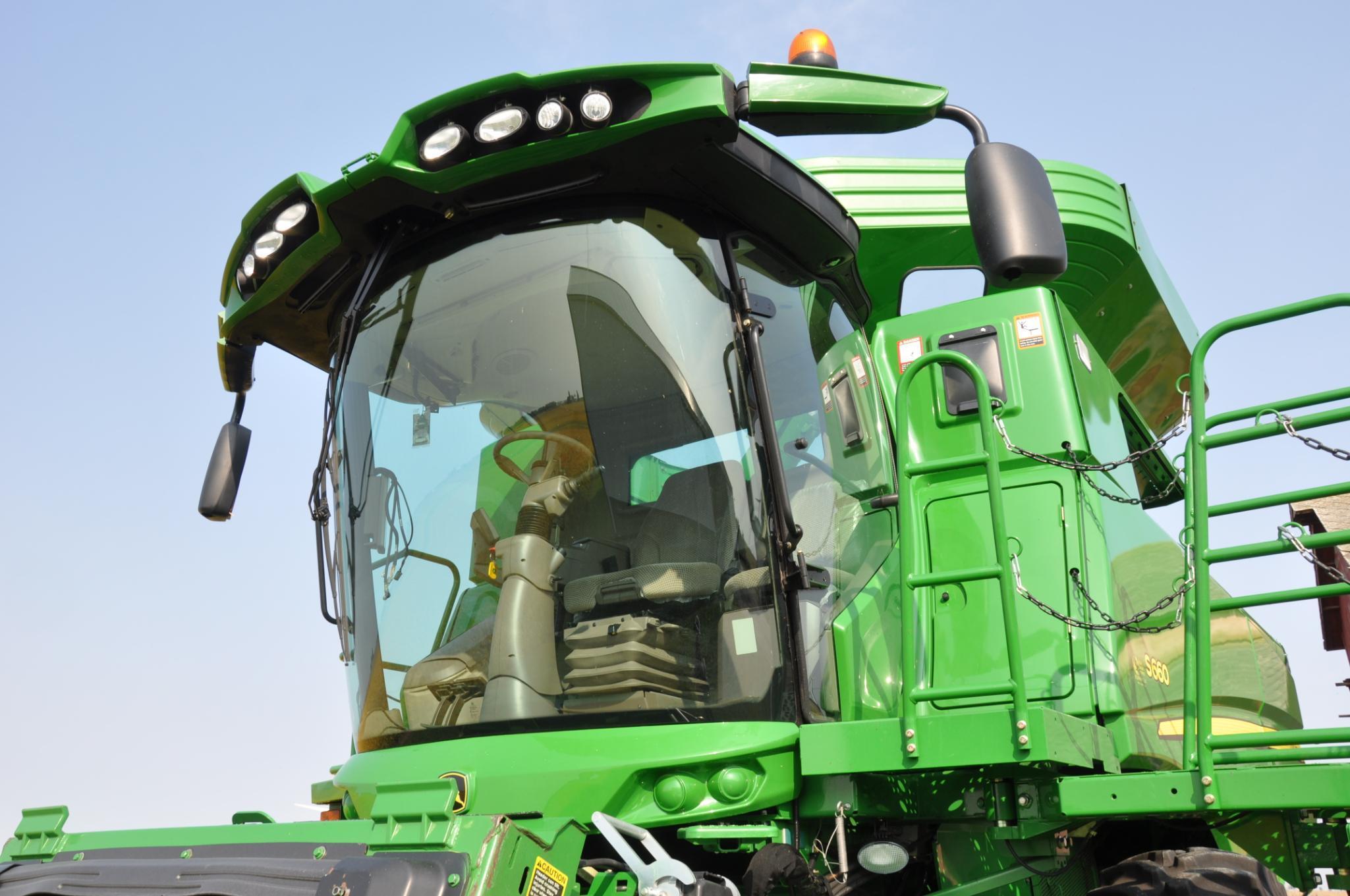 2012 John Deere S660 2wd combine