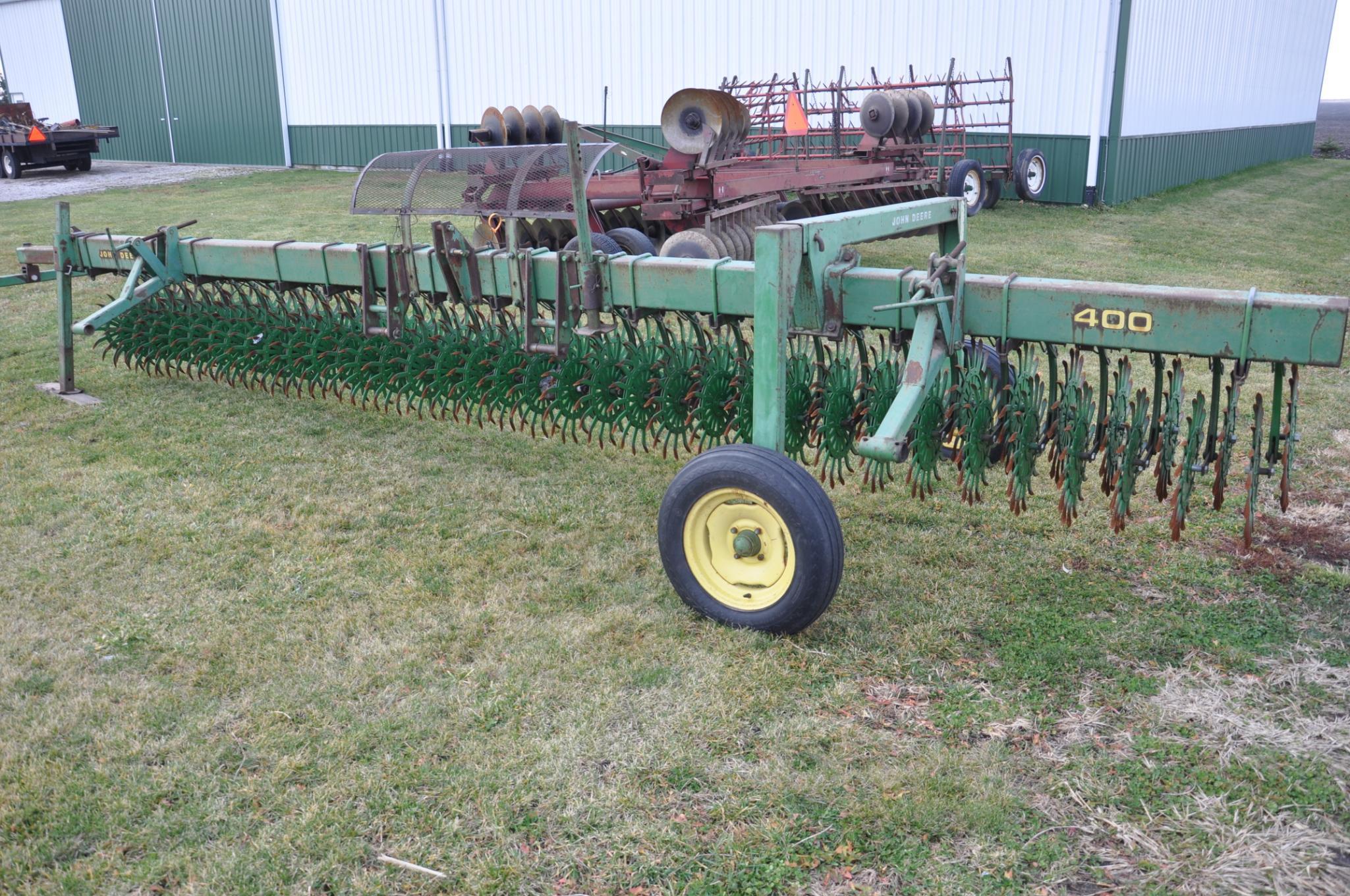 John Deere 400 20' rotary hoe