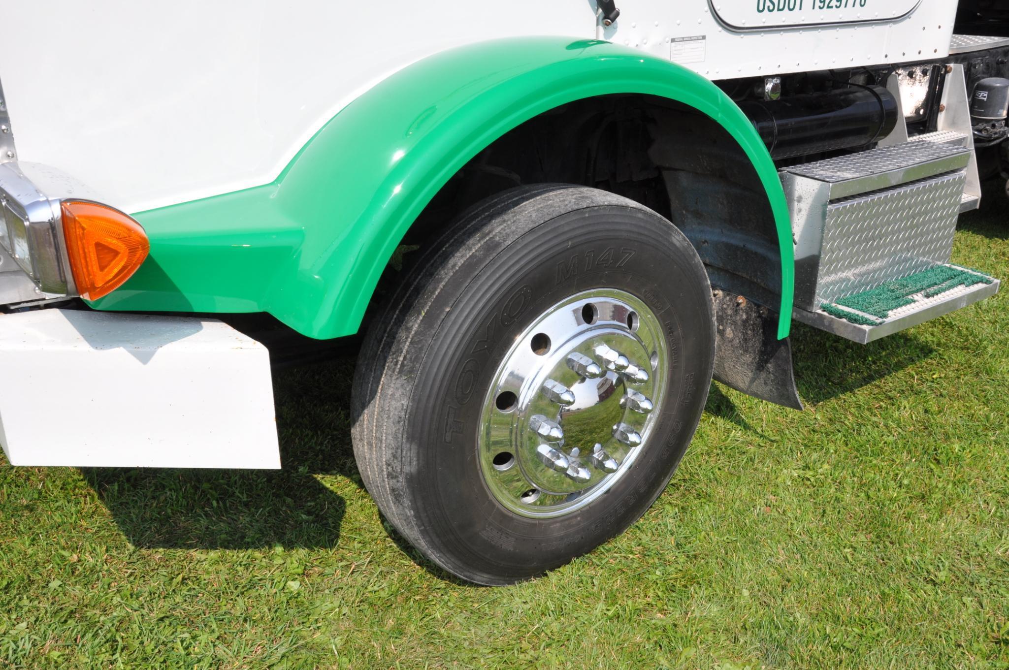 1996 Peterbilt 378 daycab truck