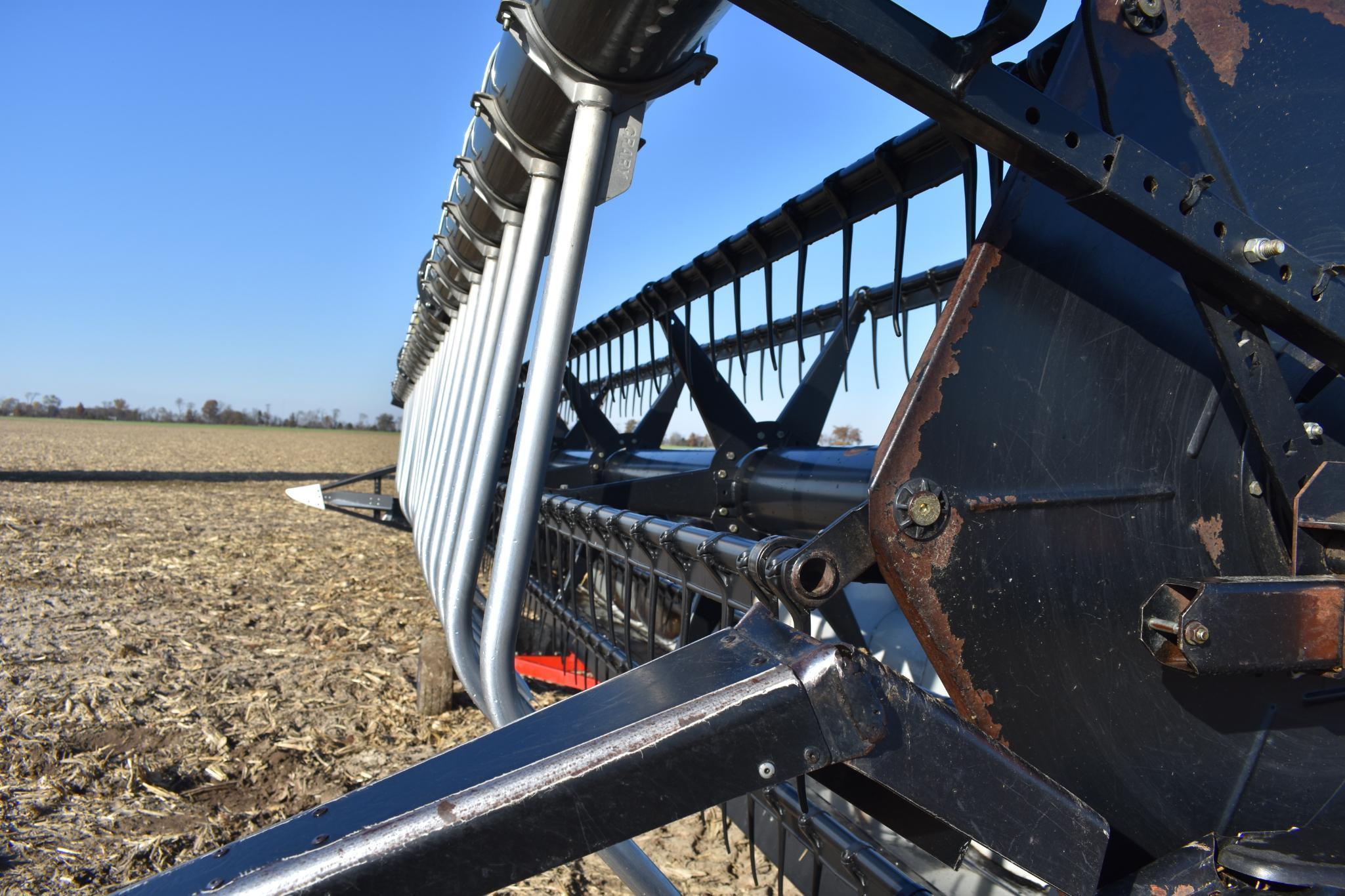 Gleaner 800 25' platform