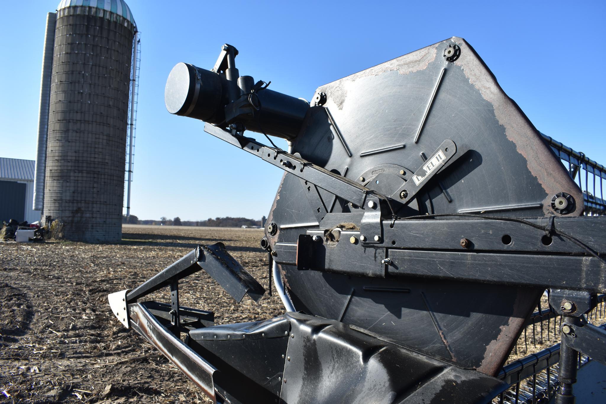 Gleaner 800 25' platform