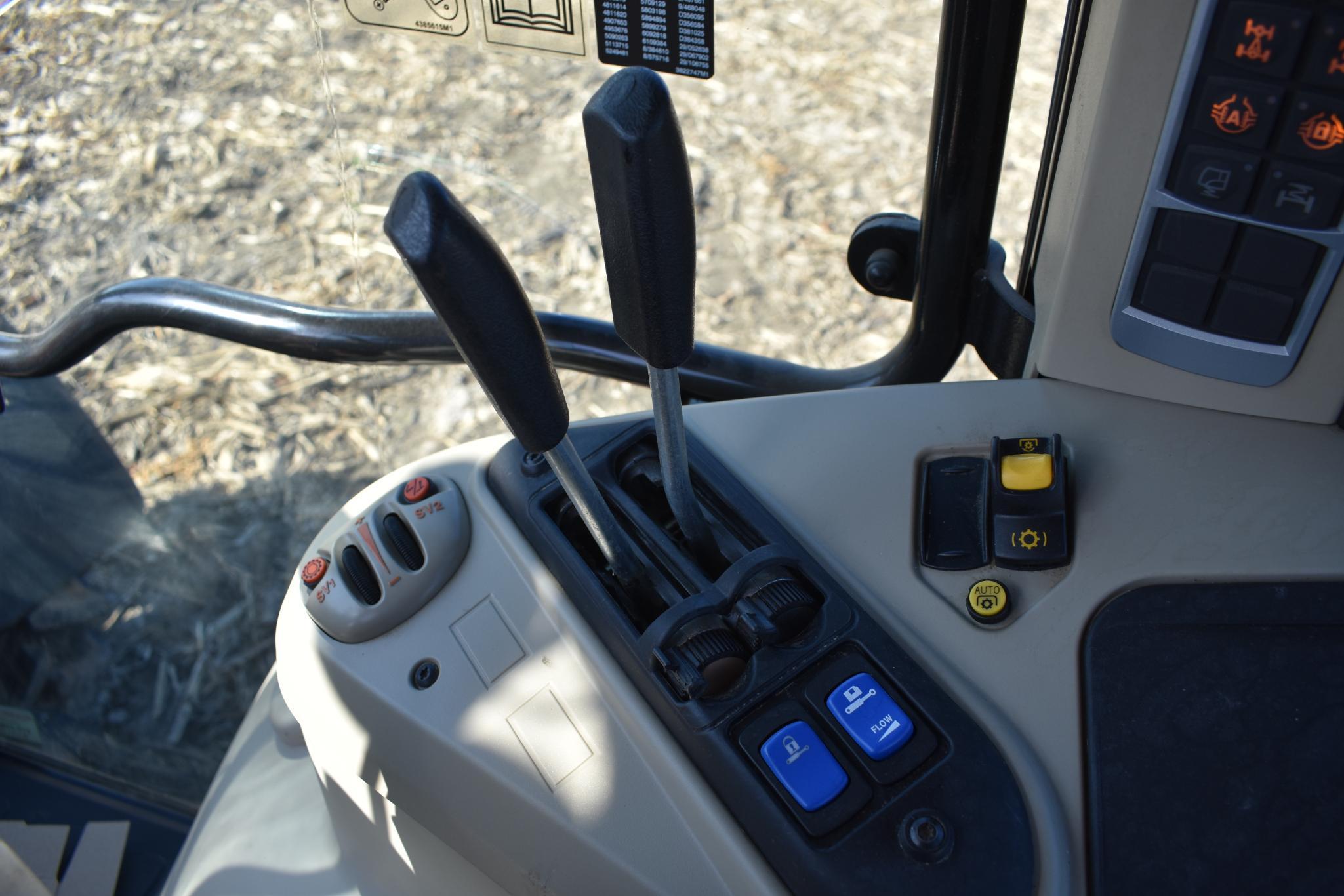 2015 Massey Ferguson 5611 MFWD tractor