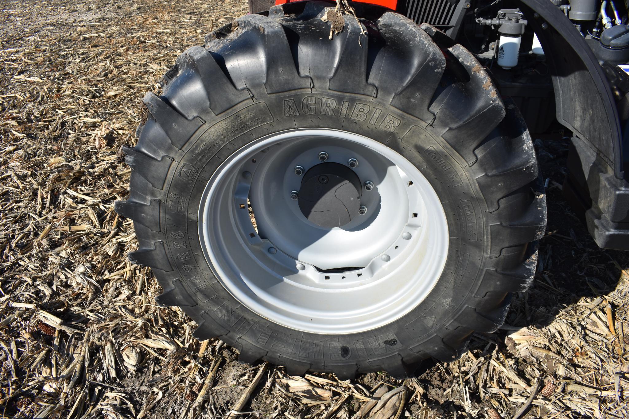 2015 Massey Ferguson 5611 MFWD tractor