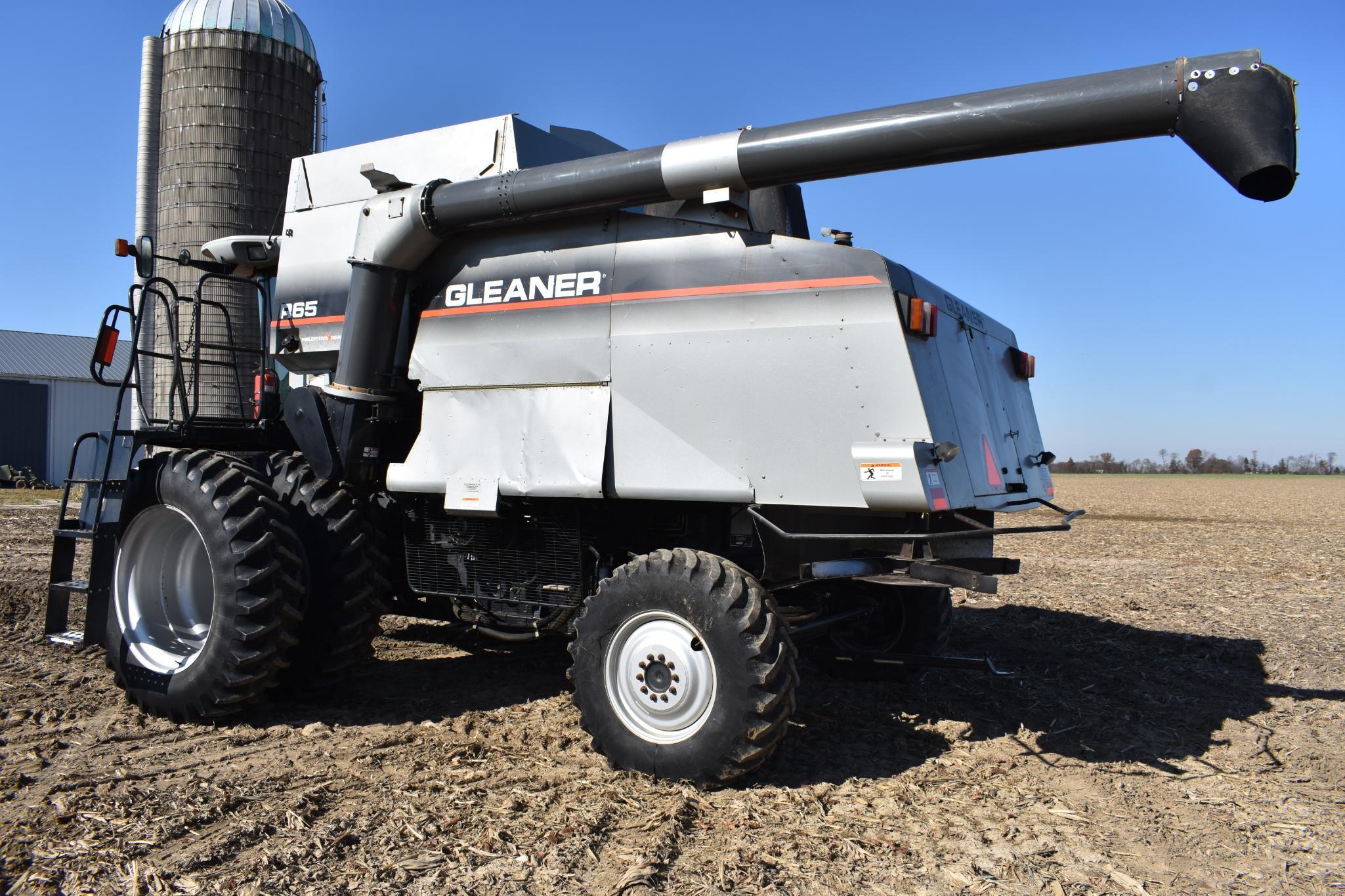 2005 Gleaner R65 4wd combine