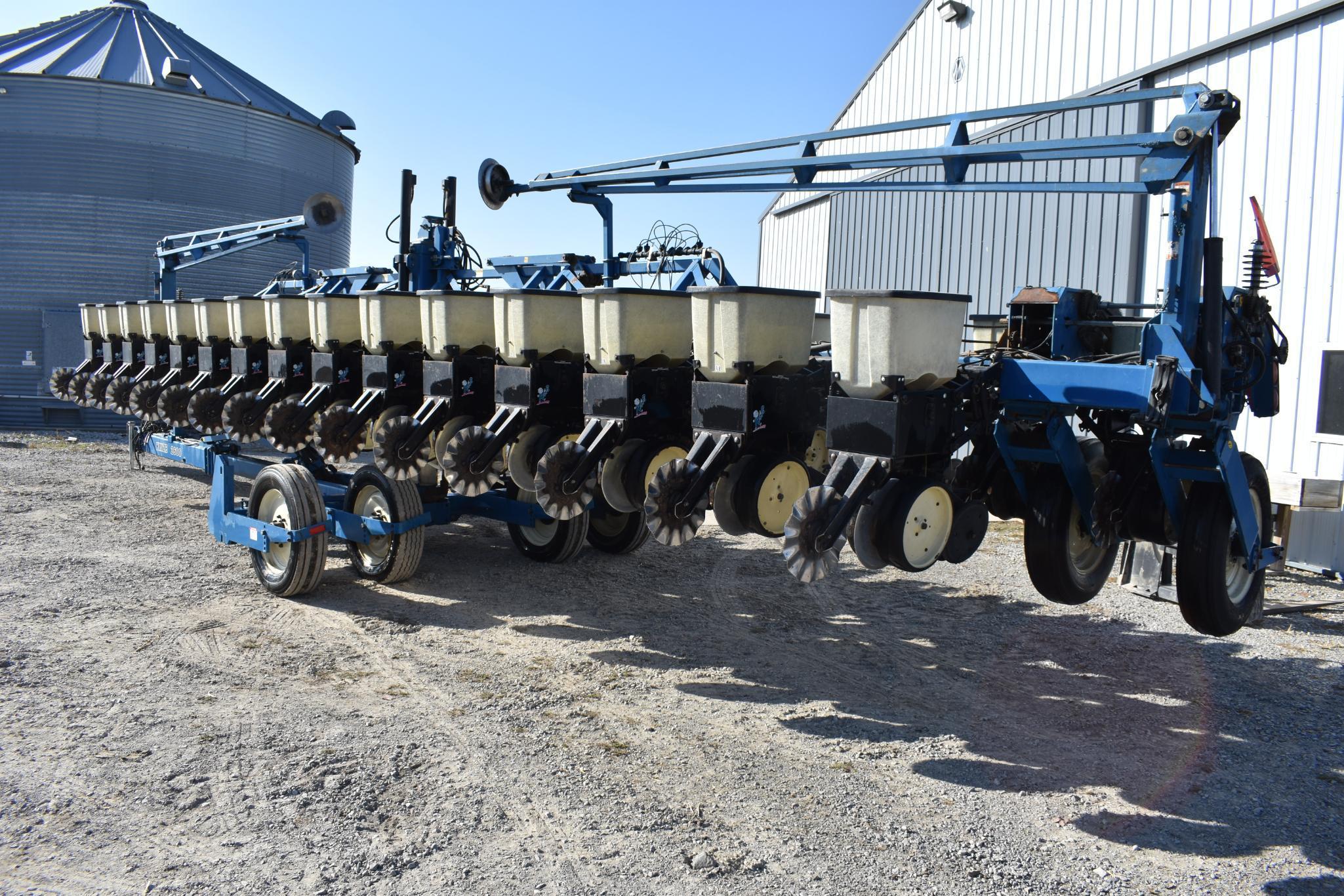 Kinze 2600 16/31 planter