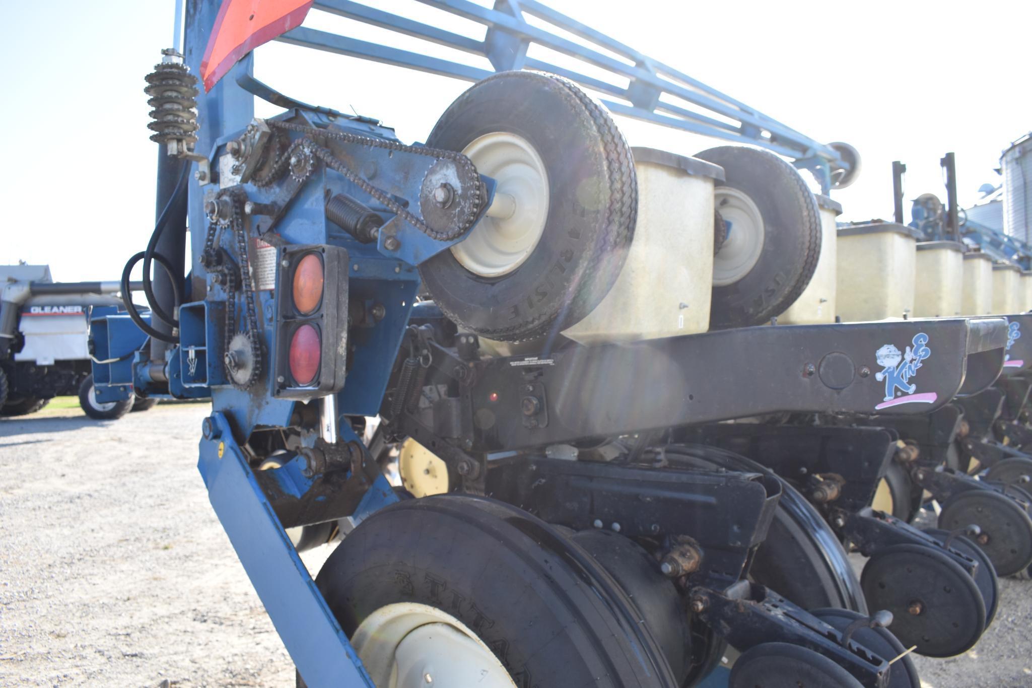 Kinze 2600 16/31 planter