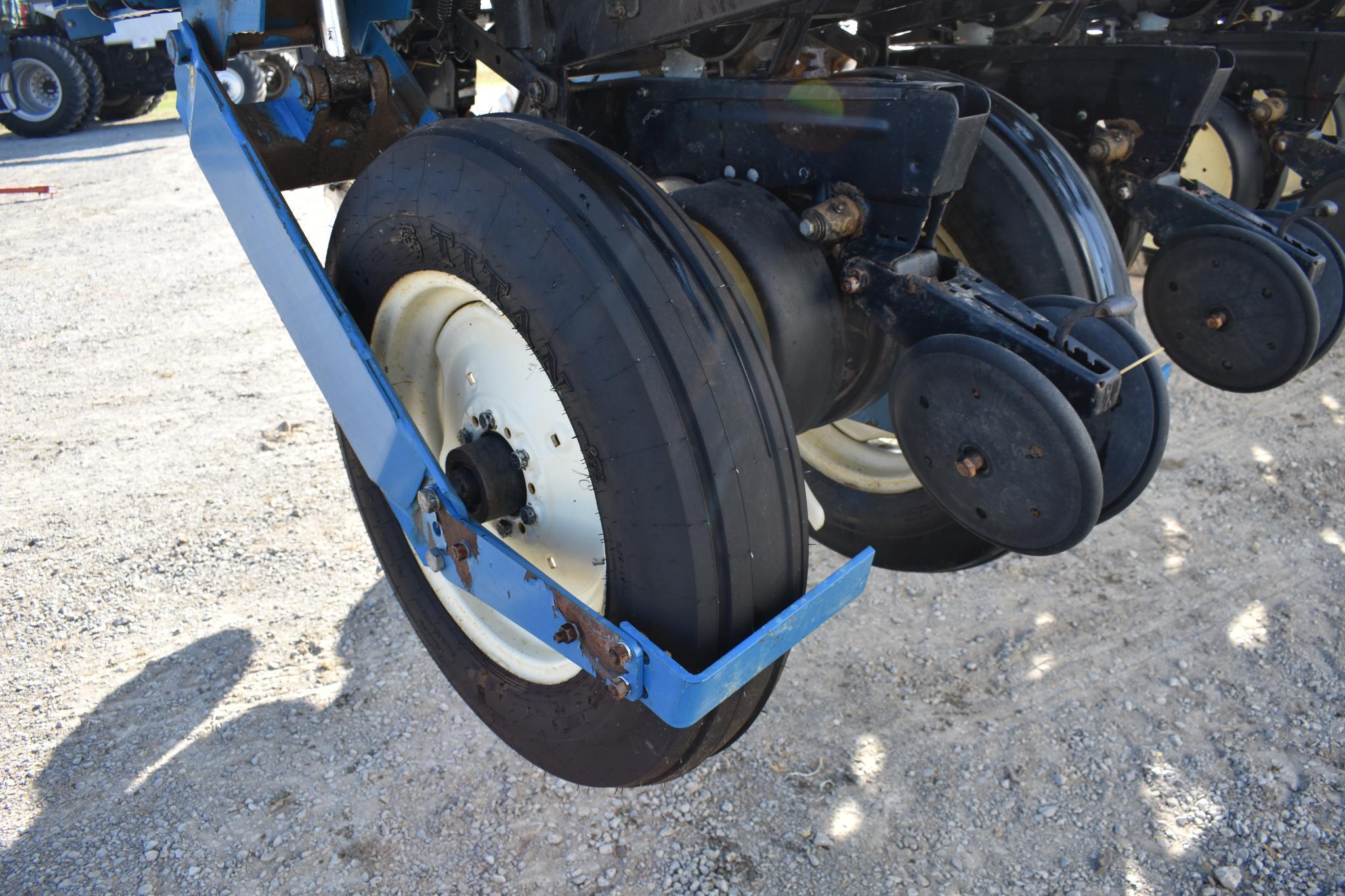 Kinze 2600 16/31 planter