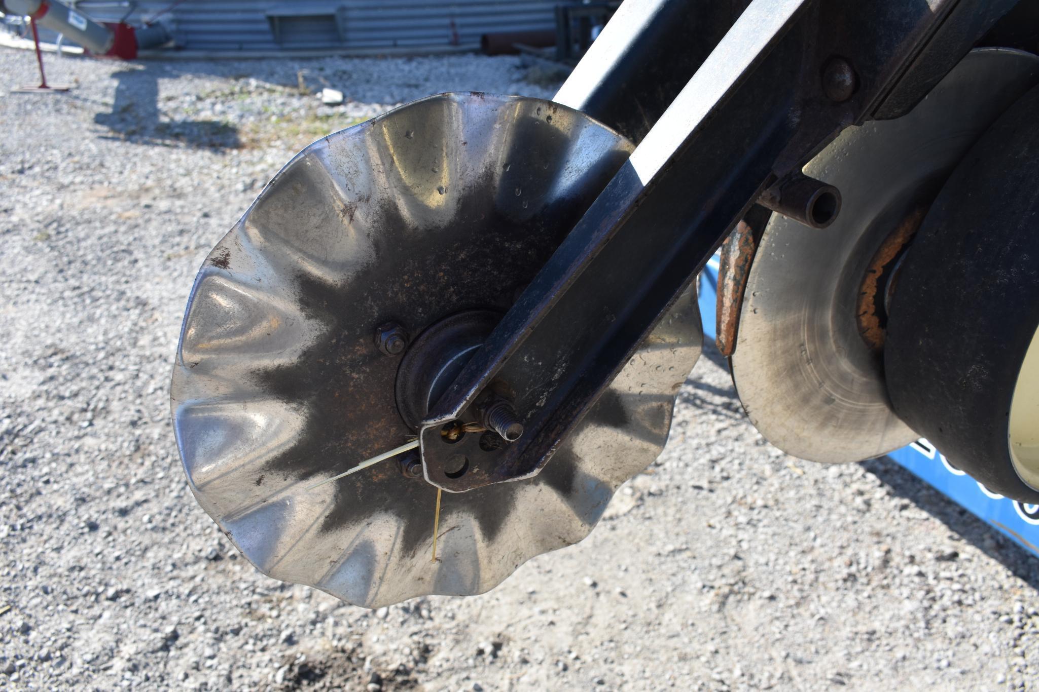 Kinze 2600 16/31 planter