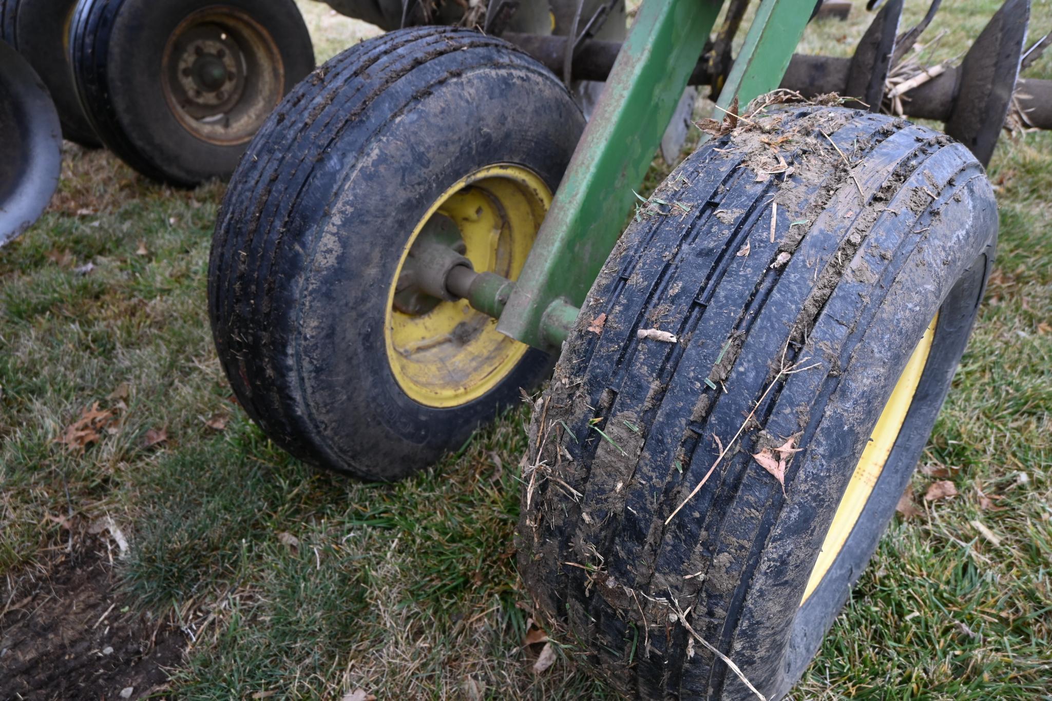 John Deere 230 24' disk