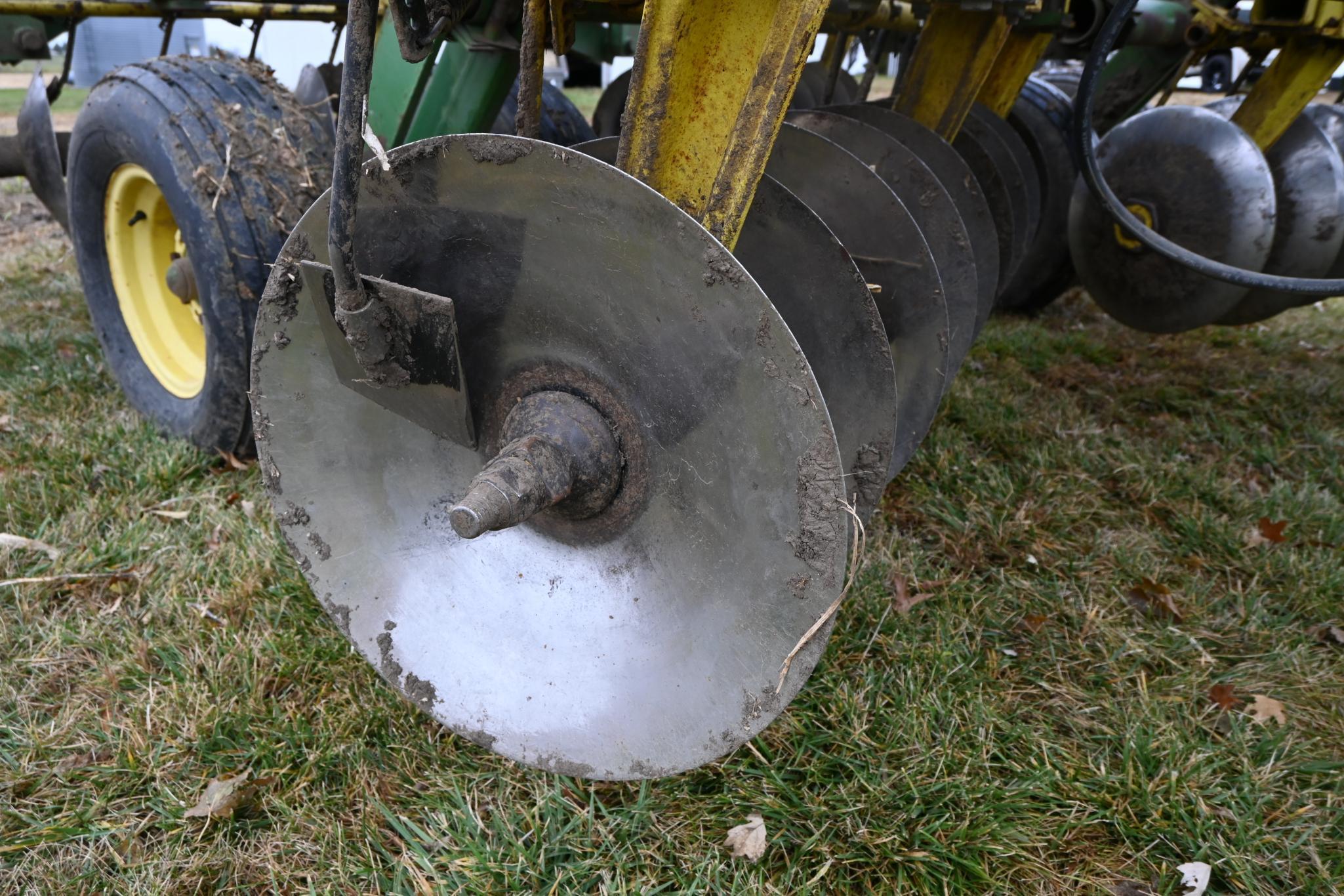 John Deere 230 24' disk