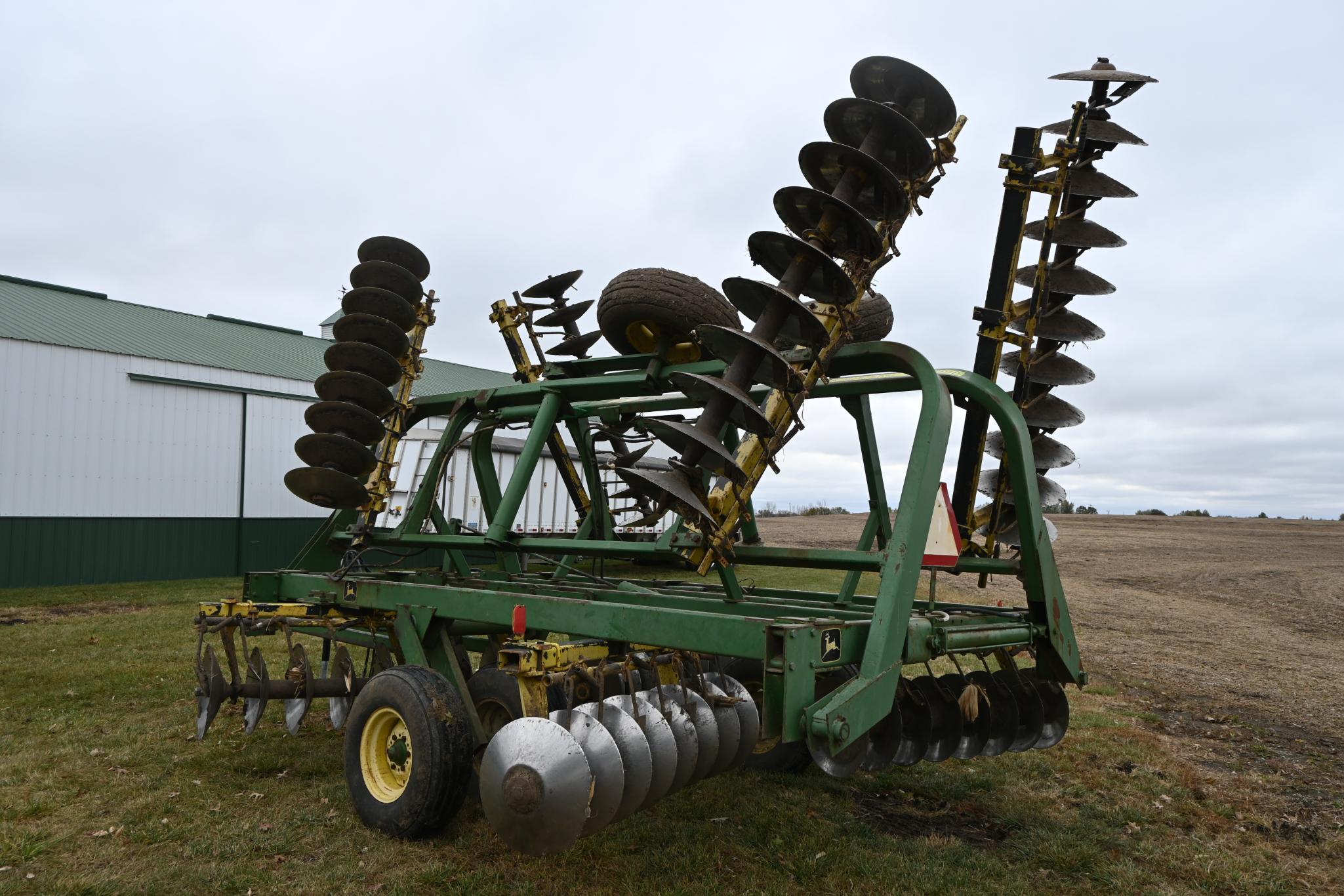 John Deere 230 24' disk