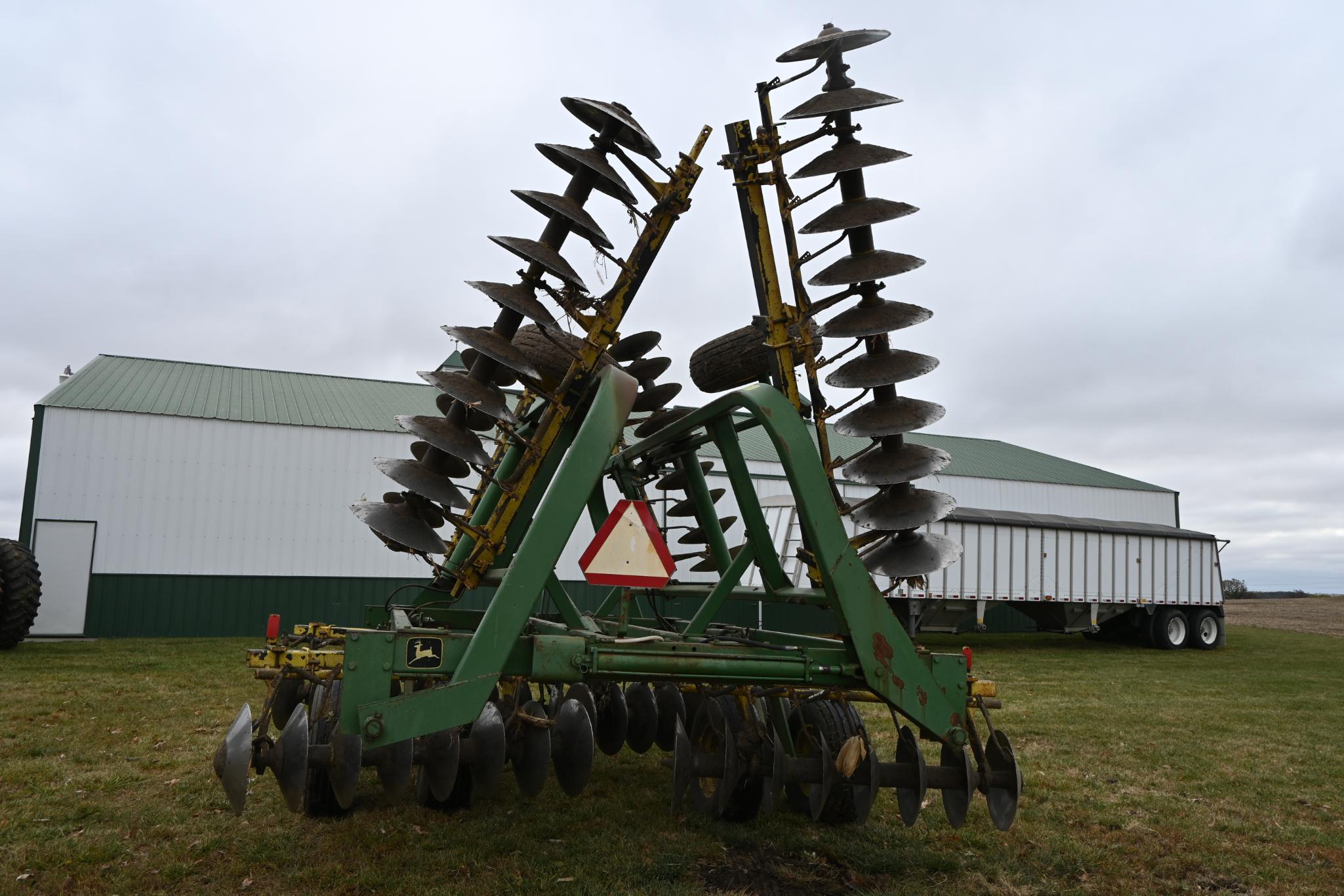 John Deere 230 24' disk