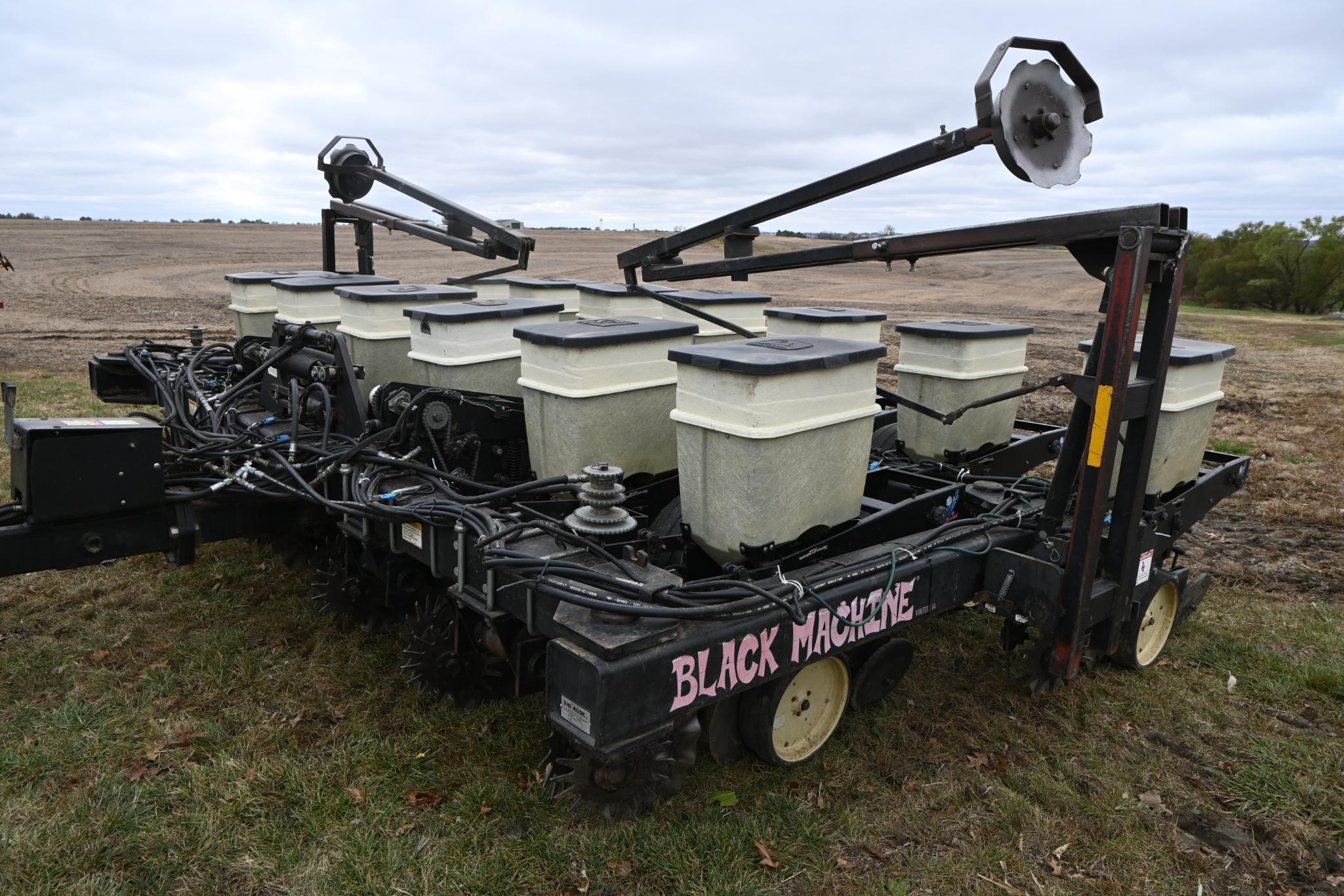 Black Machine 6/13 planter