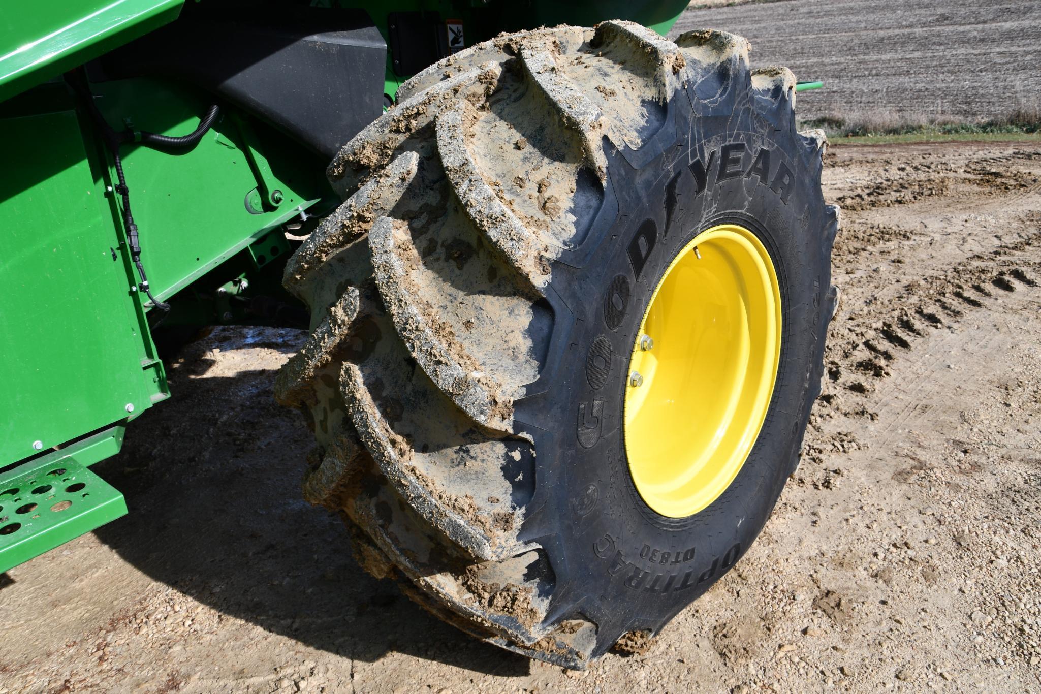 2016 John Deere S680 2wd combine