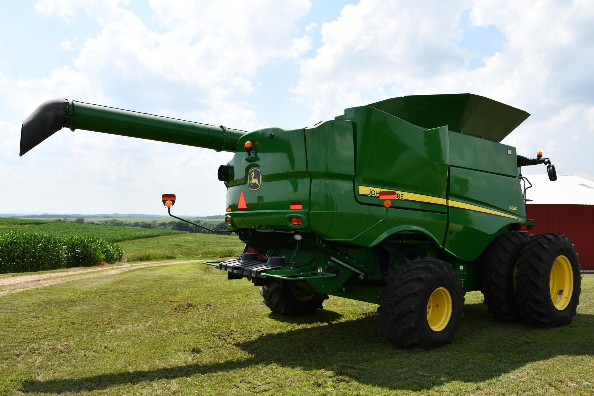 2016 John Deere S680 2wd combine