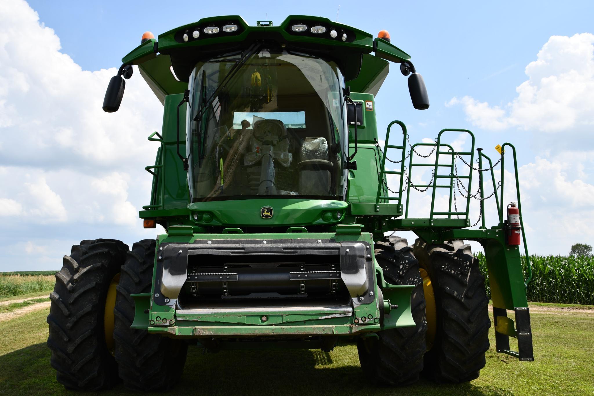 2016 John Deere S680 2wd combine