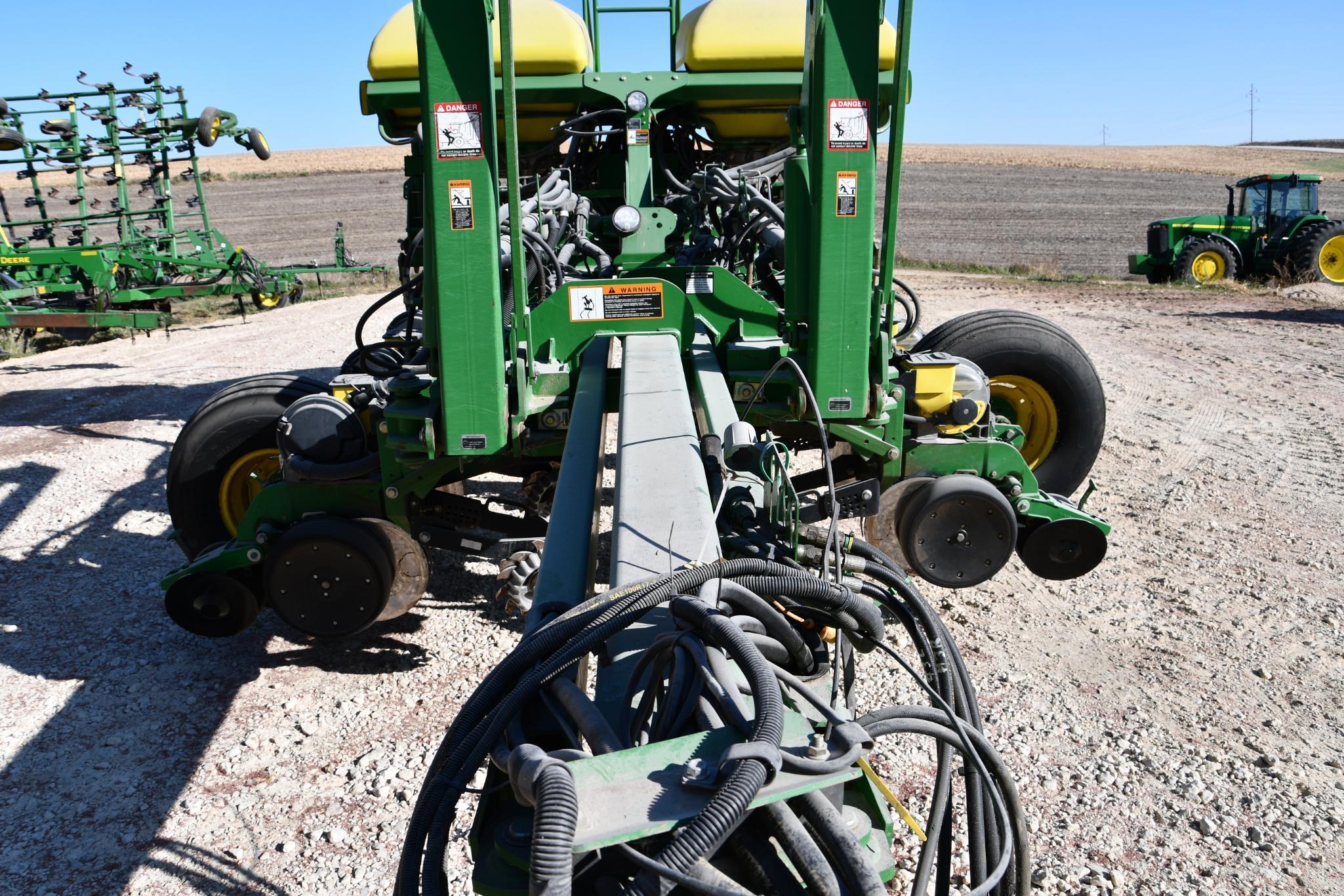 2005 John Deere 1770NT CCS 12 row 30" planter