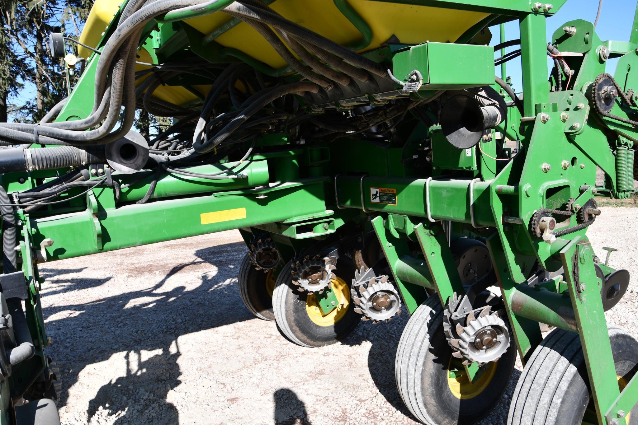 2005 John Deere 1770NT CCS 12 row 30" planter