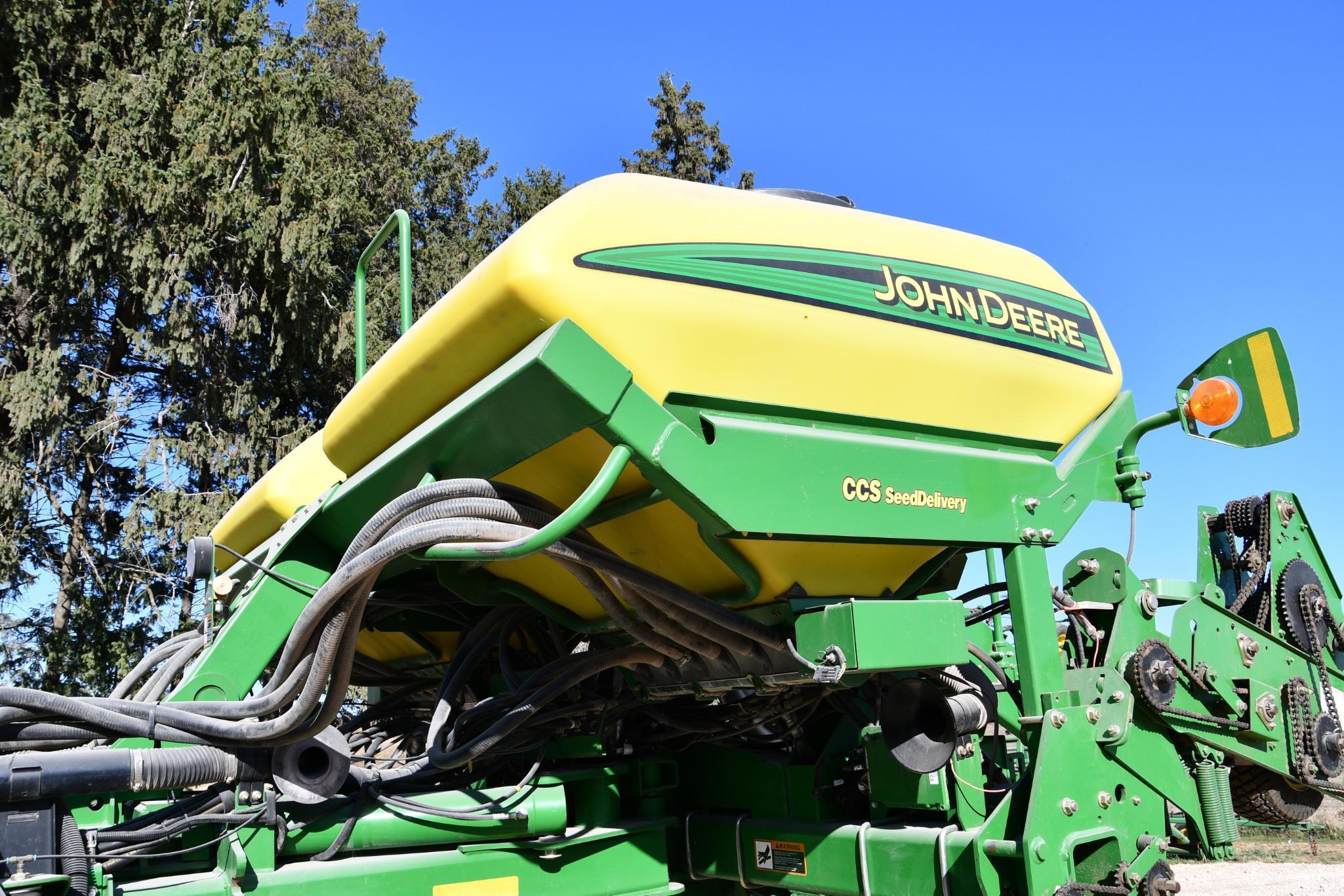 2005 John Deere 1770NT CCS 12 row 30" planter