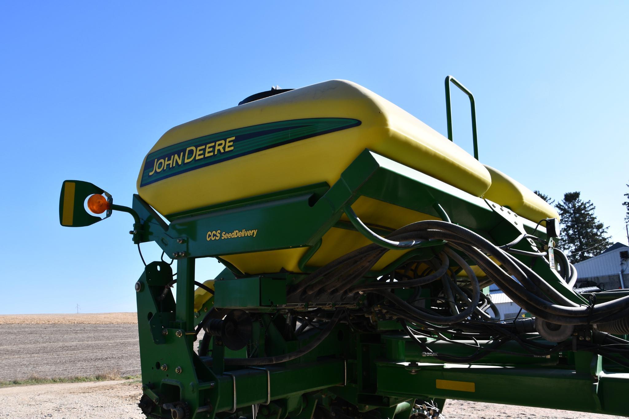 2005 John Deere 1770NT CCS 12 row 30" planter