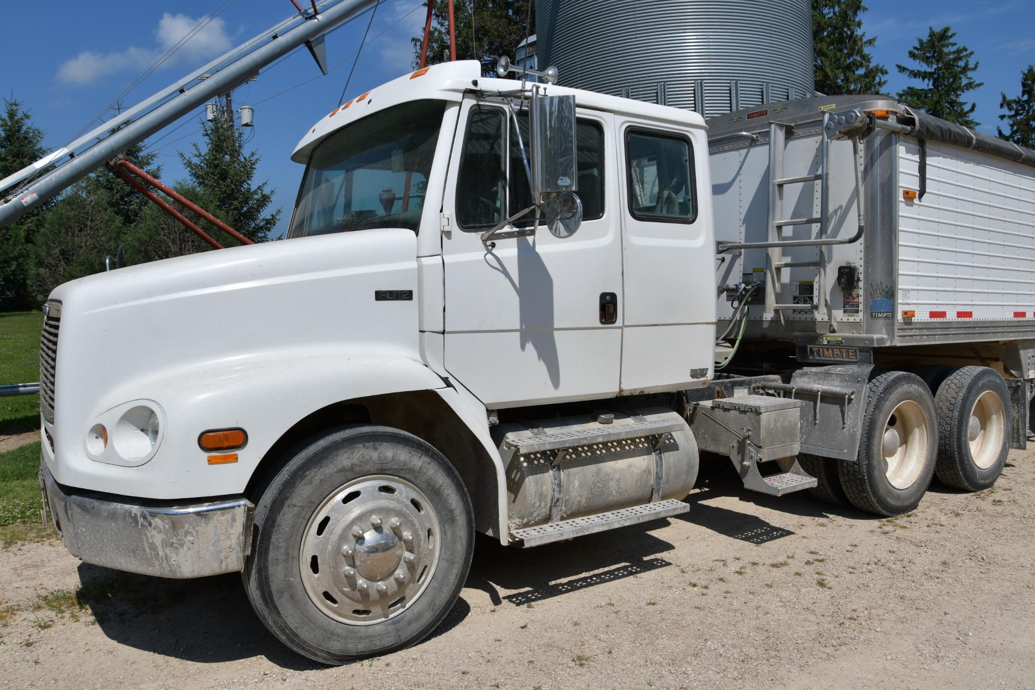 2000 Freightliner FL112 semi