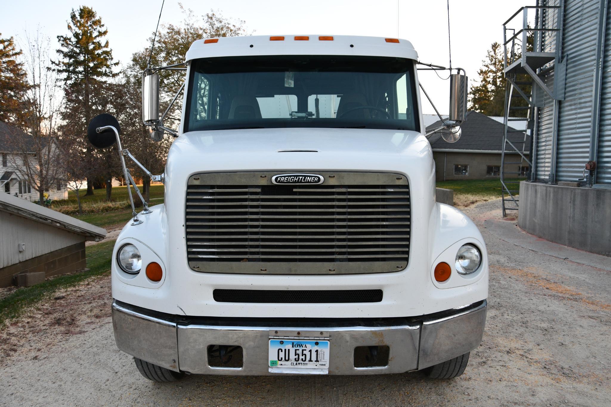 2000 Freightliner FL112 semi