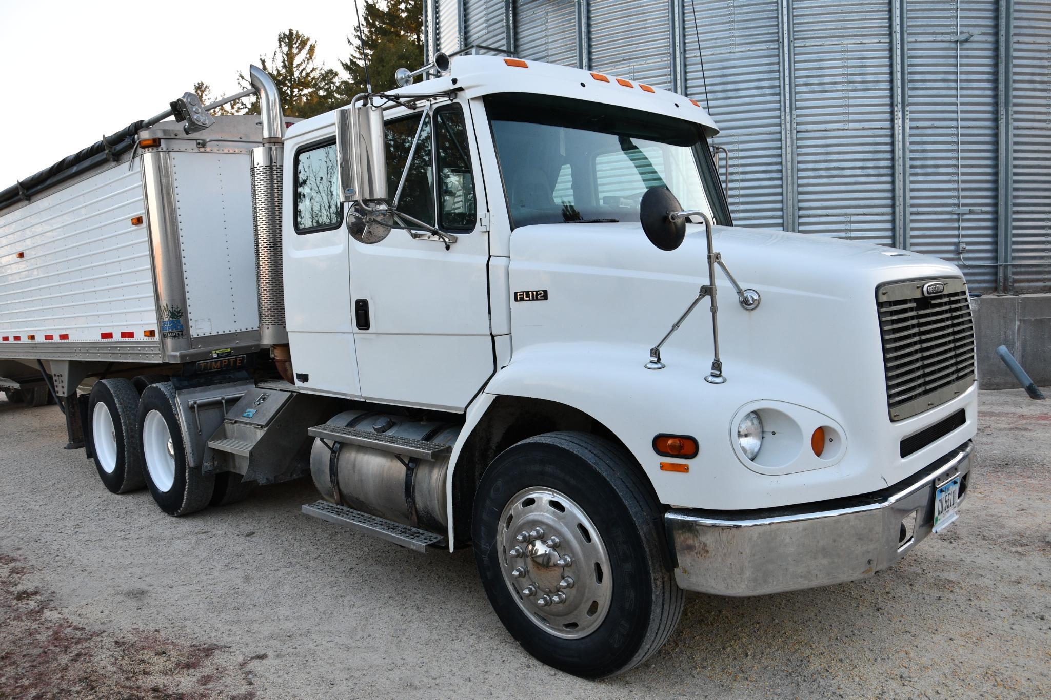 2000 Freightliner FL112 semi