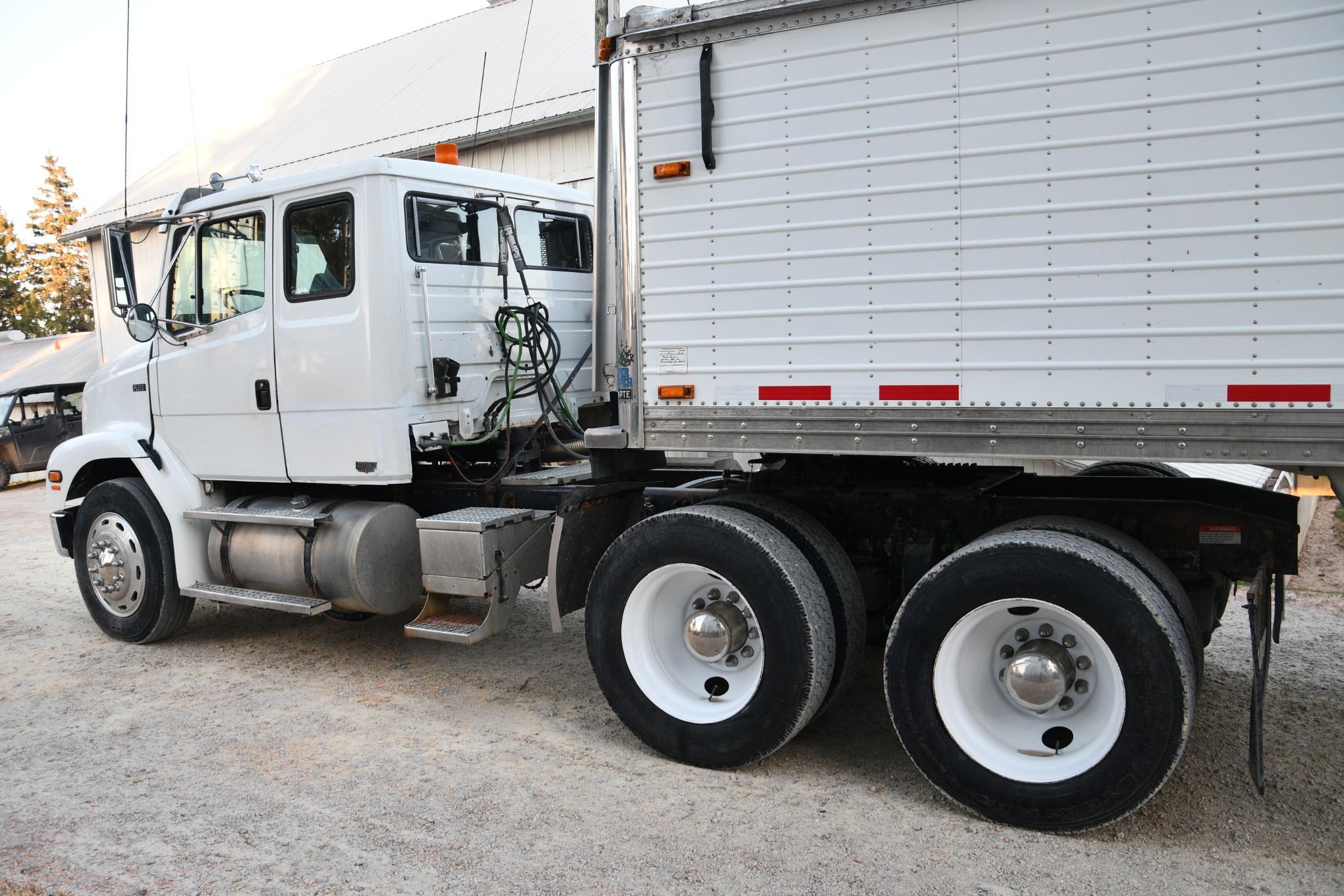 2000 Freightliner FL112 semi