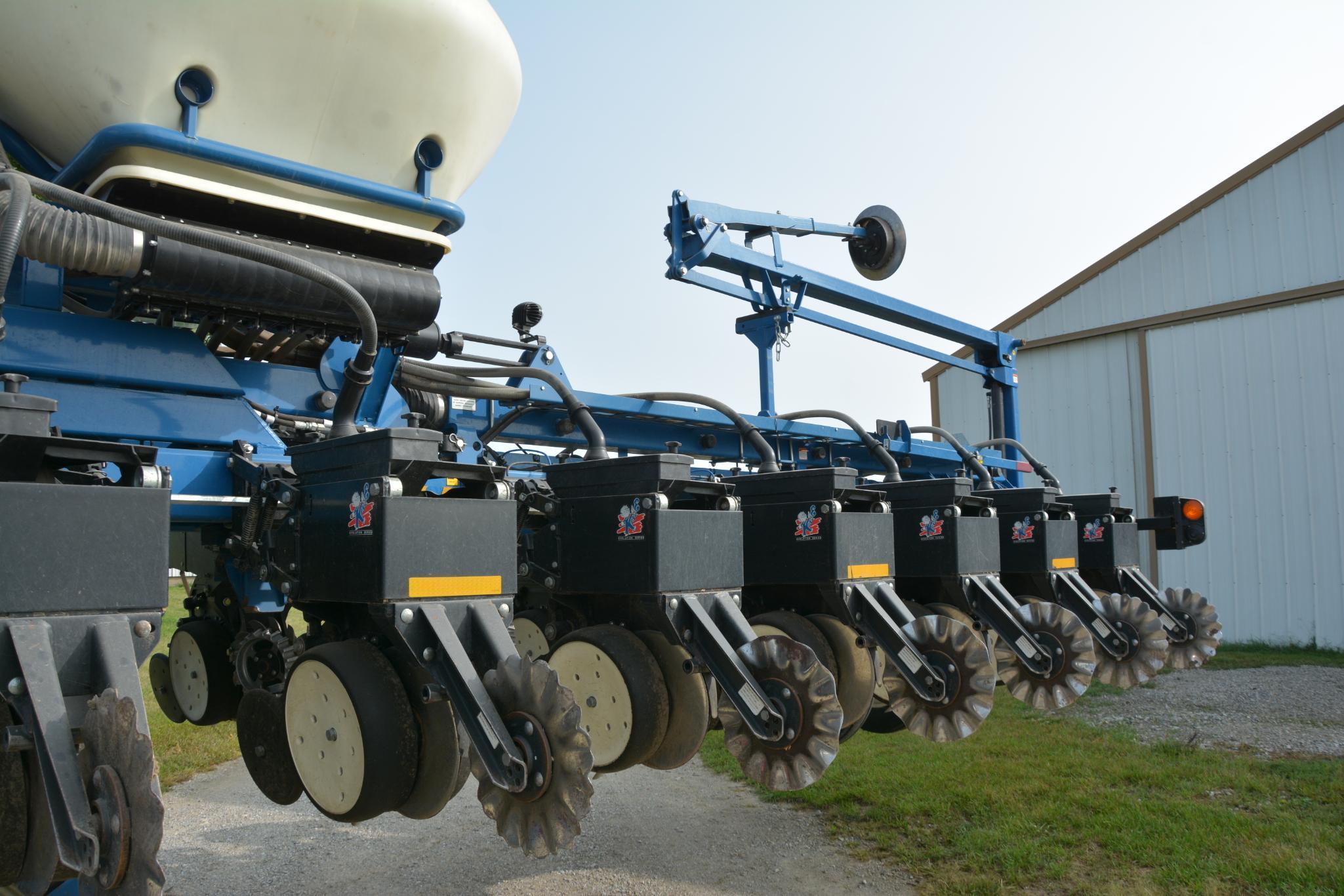 2010 Kinze 3660 16/31 planter