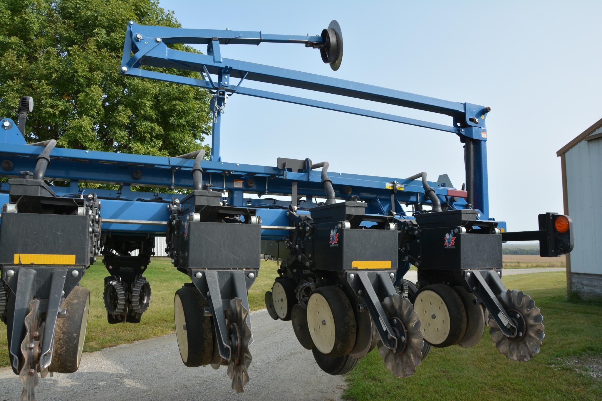 2010 Kinze 3660 16/31 planter