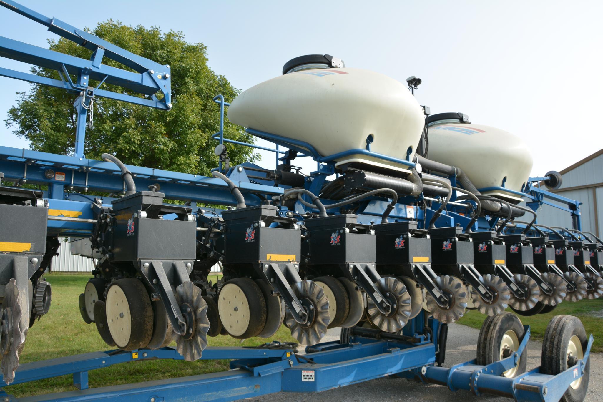 2010 Kinze 3660 16/31 planter