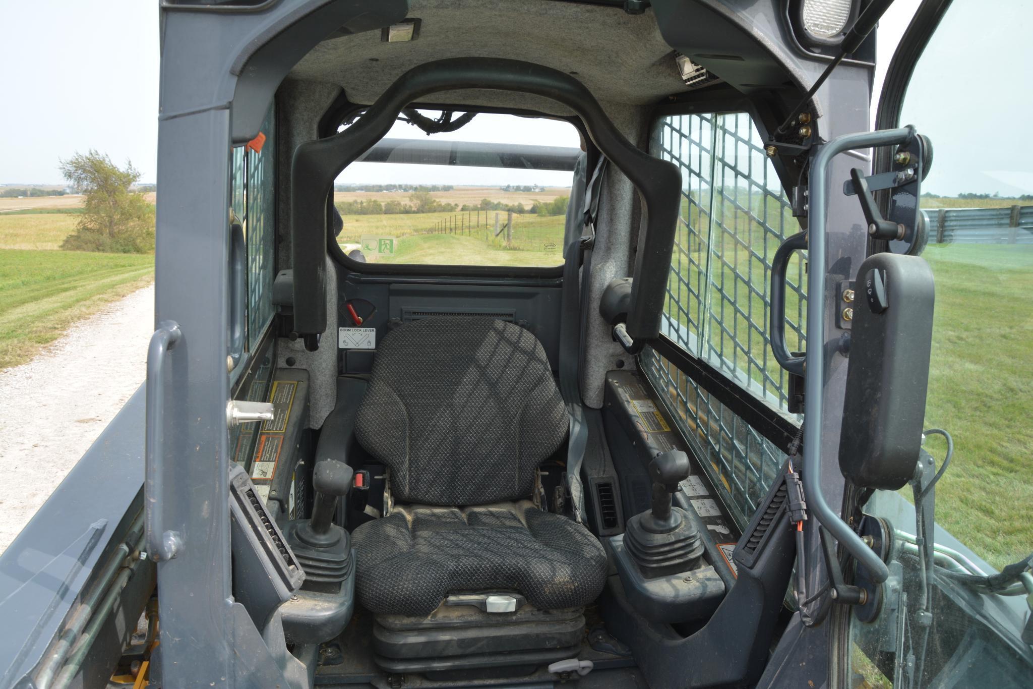 2011 John Deere 320D skid steer